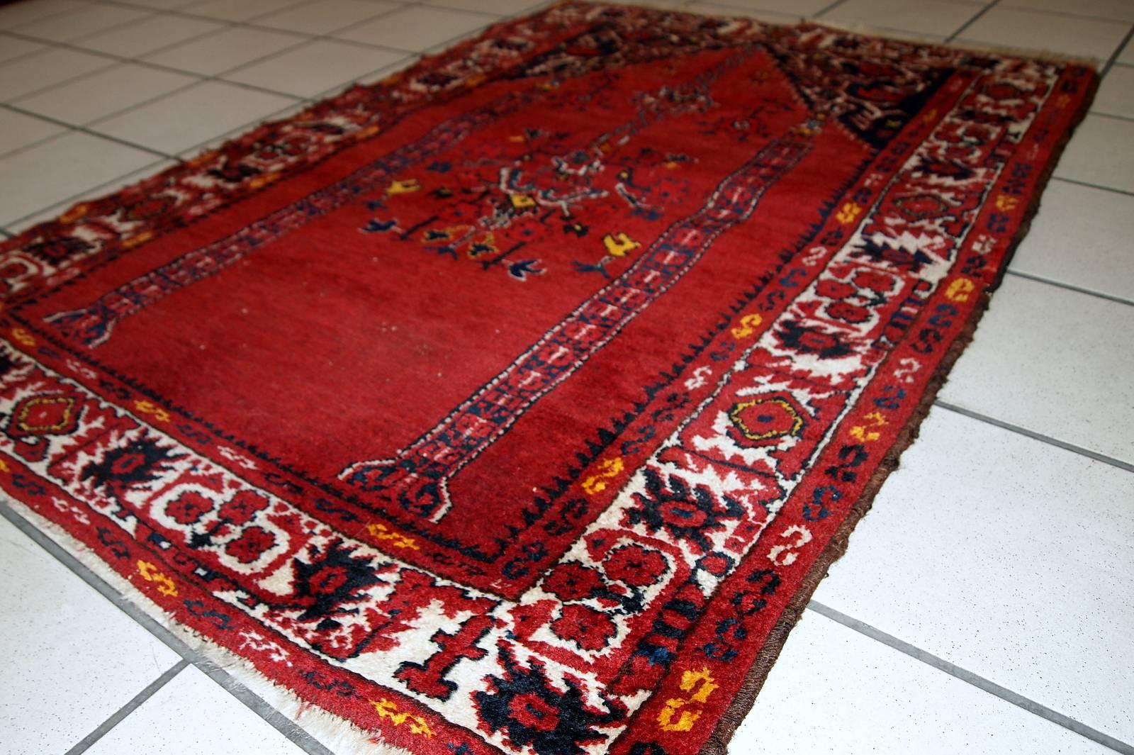 Wool Handmade Antique Turkish Anatolian Prayer Rug, 1940s, 1C563 For Sale