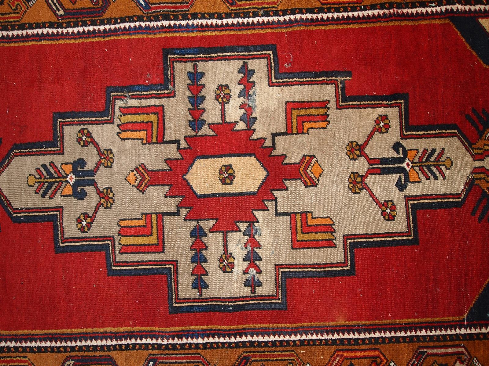 Handmade Antique Turkish Anatolian Rug, 1920s, 1C728 For Sale 1