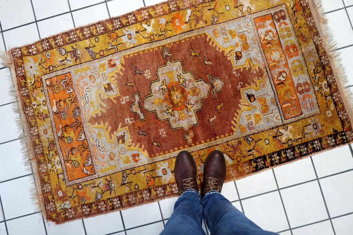 Handmade Antique Turkish Anatolian Rug 3.2' x 5.3' 1920s - 1C1153 For Sale 3