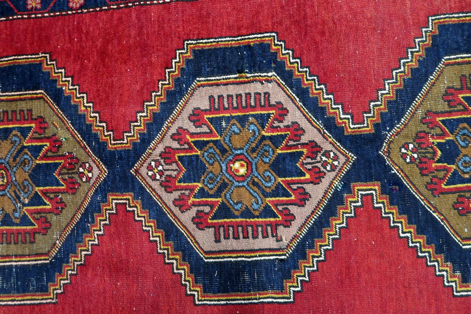 Handgefertigter antiker türkischer anatolischer Teppich 3.7' x 7.1', 1920er Jahre - 1C1118 im Angebot 1