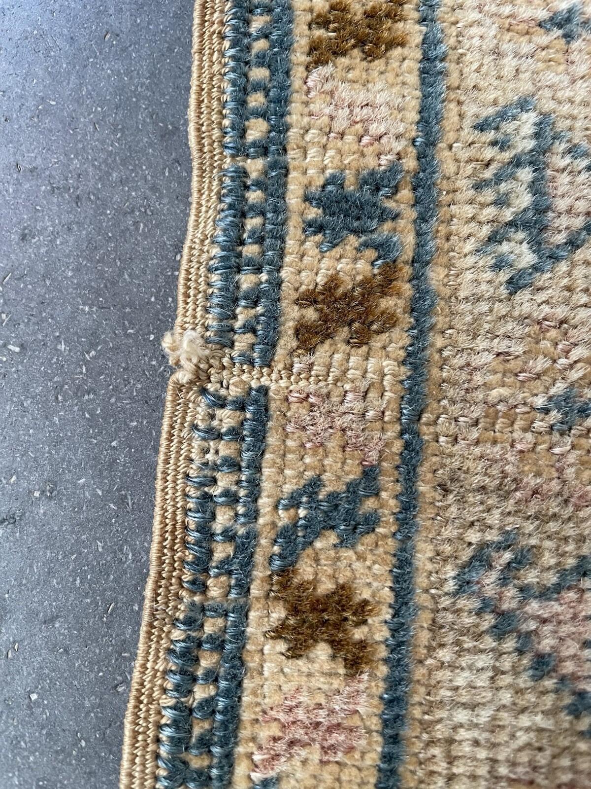 Tapis de prière Ghurdes turc ancien fait main 4.3' x 6', 1880s - 1N98 en vente 8