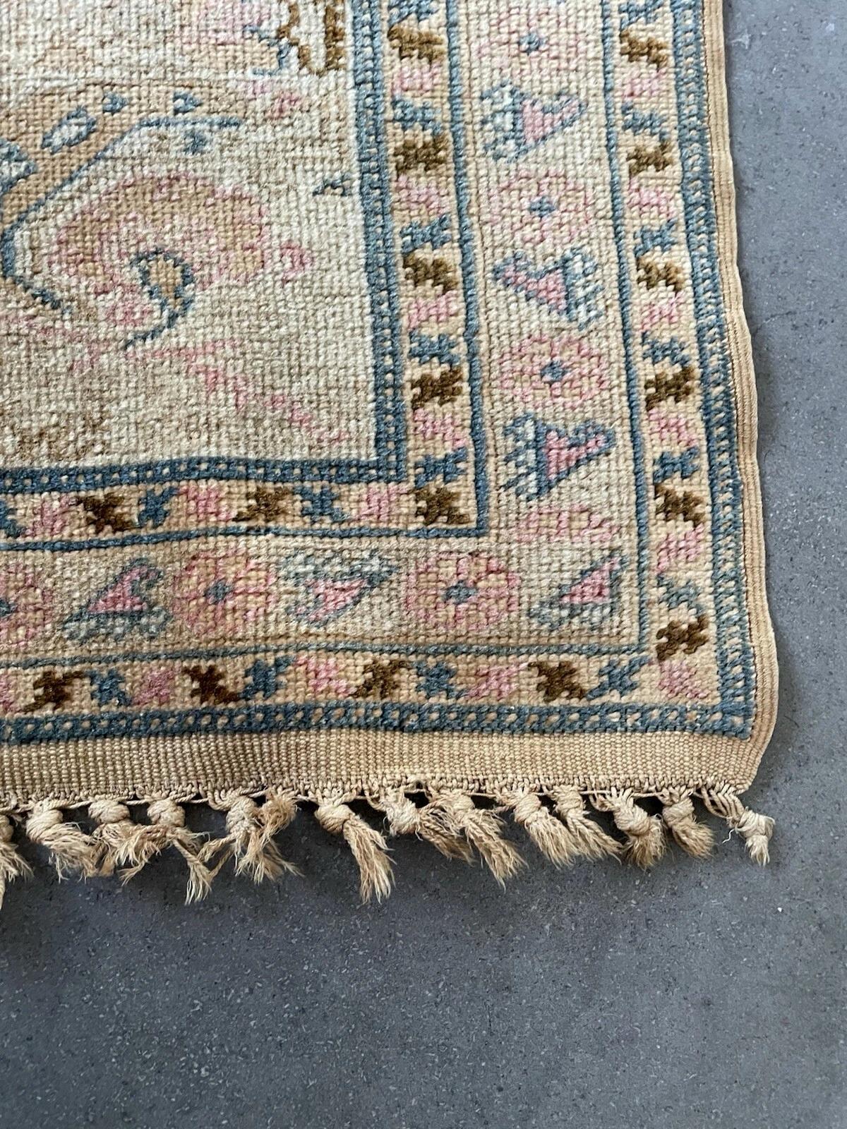 Tapis de prière Ghurdes turc ancien fait main 4.3' x 6', 1880s - 1N98 en vente 2