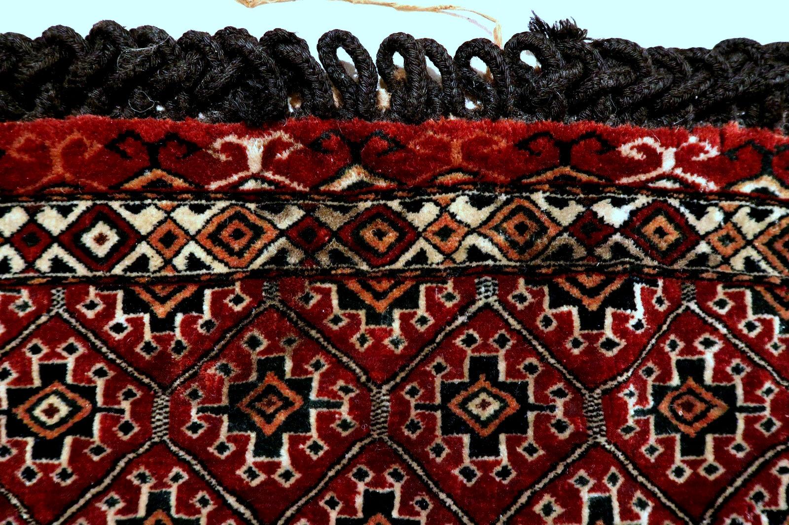 Handmade antique Turkmen Tekke tribal bag. It is from the beginning of 20th century in original good condition.

- Condition: Original good,

- circa 1930s,

- Size: 1.4' x 2' (44cm x 62cm),

- Material: Wool,

- Country of origin: