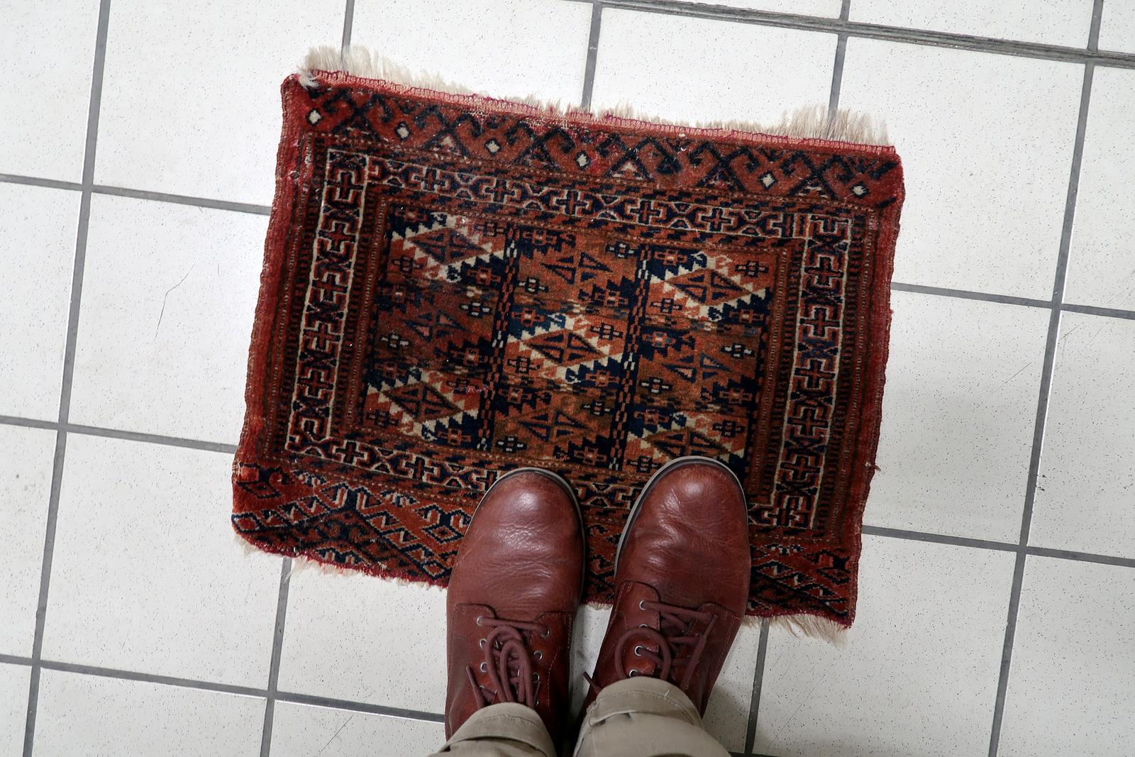 Handgefertigte antike turkmenische Yomud Collectible Matte Teppich 1,3 'x 1,6', 1900s - 1C1078 (Frühes 20. Jahrhundert) im Angebot