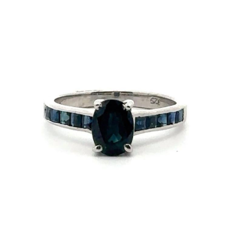 Im Angebot: Handgefertigter antiker Unisex-Ring aus Sterlingsilber mit blauem Saphir () 7