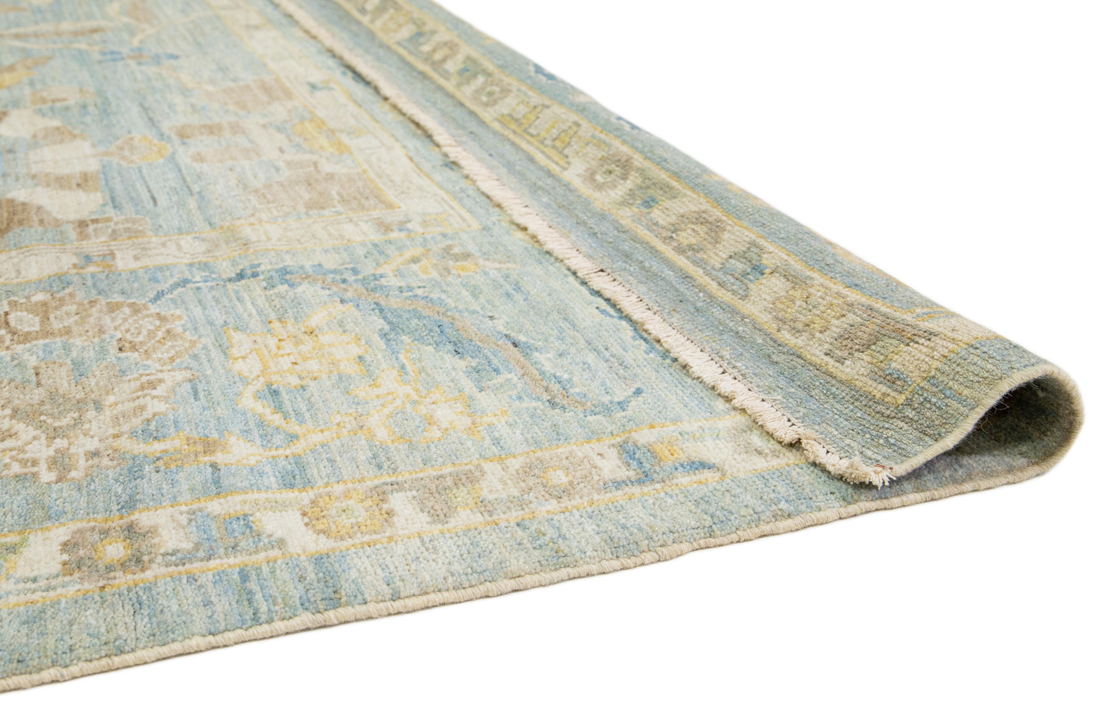 Annodato a mano Tappeto contemporaneo in lana blu Sultanabad Rugs fatto a mano da Apadana con design floreale in vendita