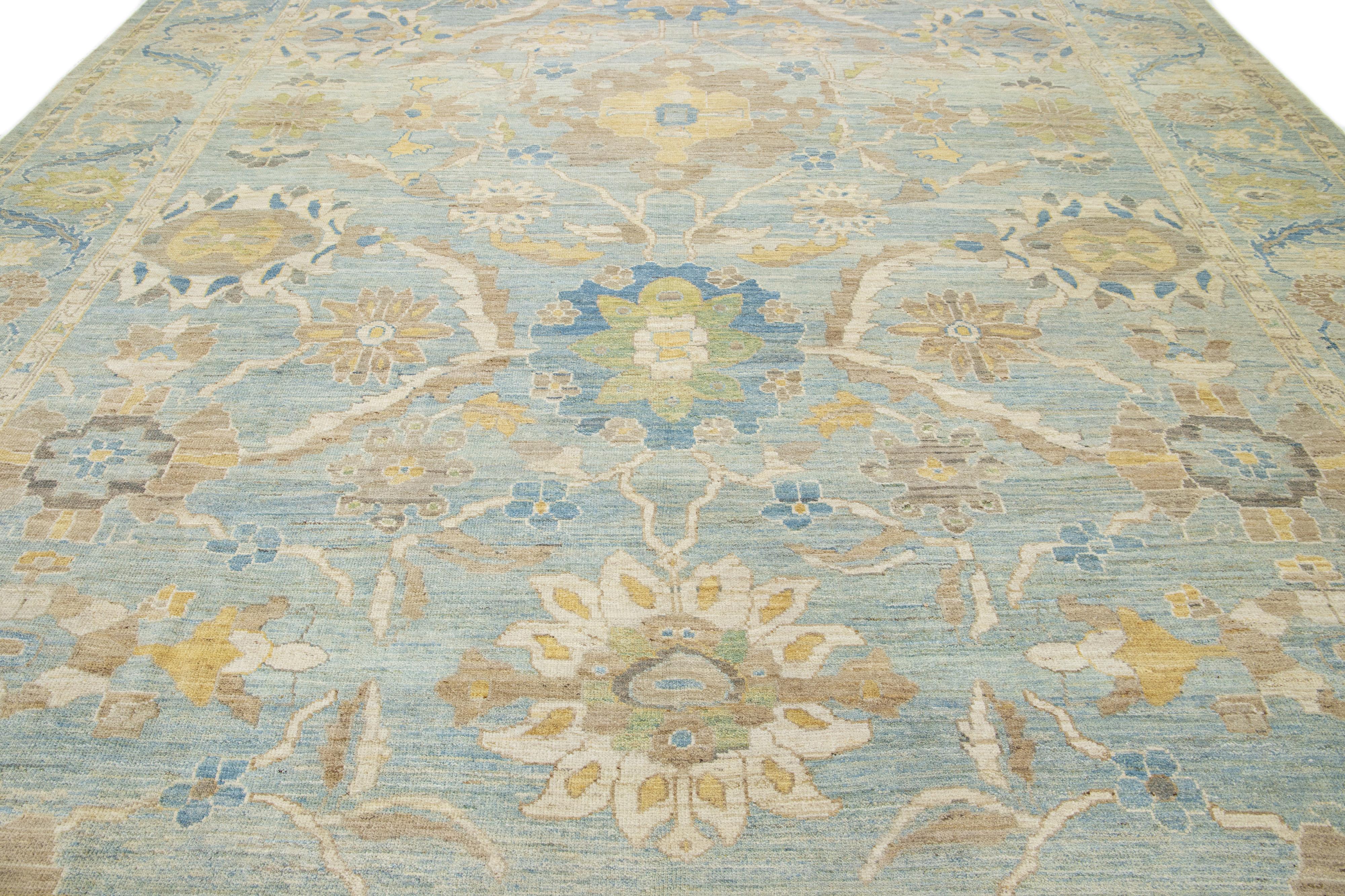 XXI secolo e contemporaneo Tappeto contemporaneo in lana blu Sultanabad Rugs fatto a mano da Apadana con design floreale in vendita