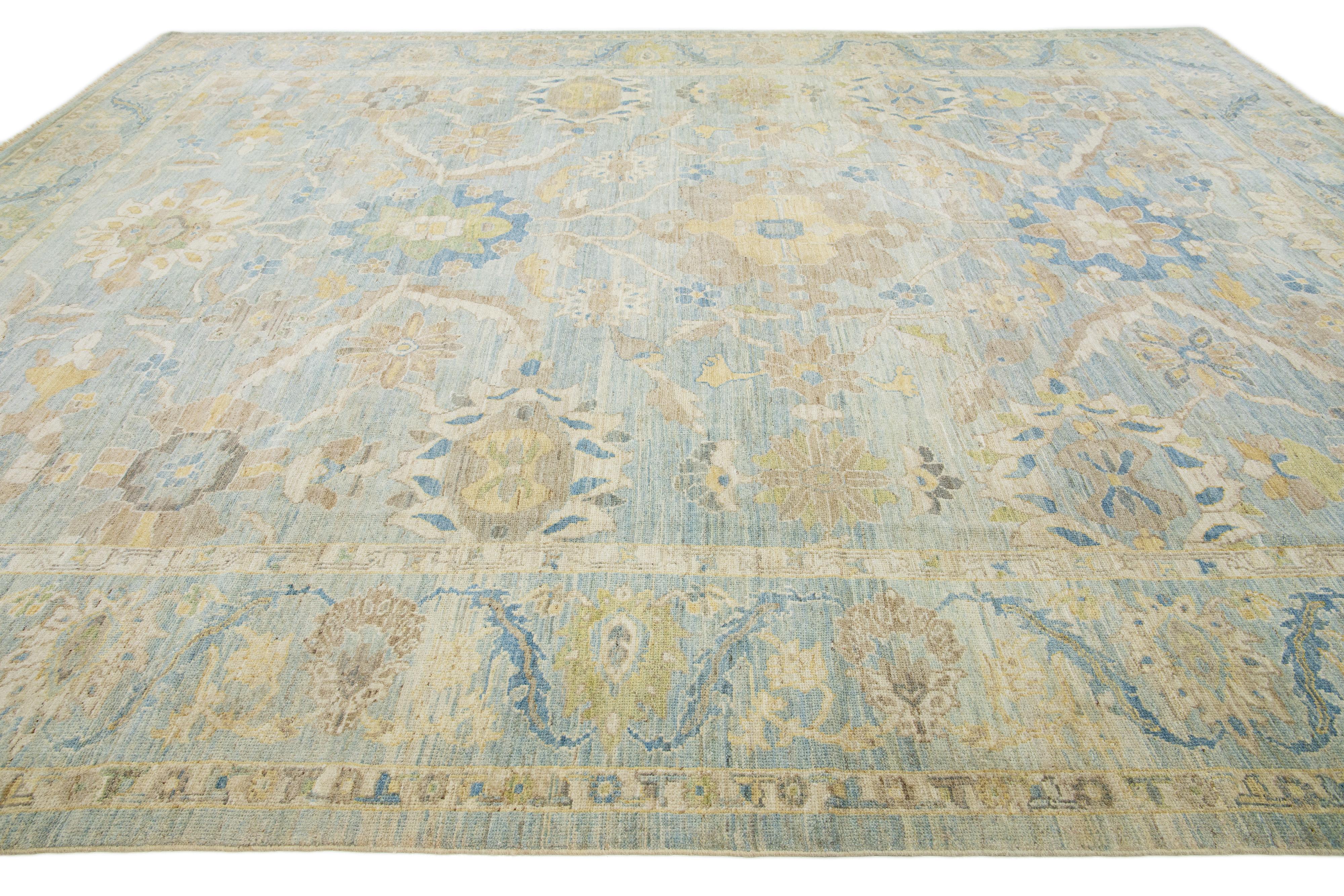 Tappeto contemporaneo in lana blu Sultanabad Rugs fatto a mano da Apadana con design floreale in vendita 1