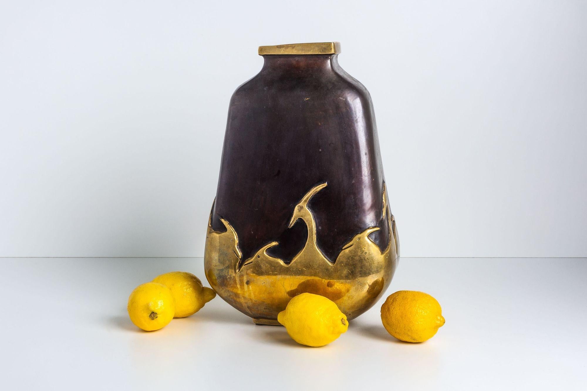 Handmade Art Deco Bronze Vase with Herons Overlay
Waxed casting and polished forging.
Good condition, Surface shows no dents, minor scratches.
Dimensions:
H13 x W9 x D6 in.