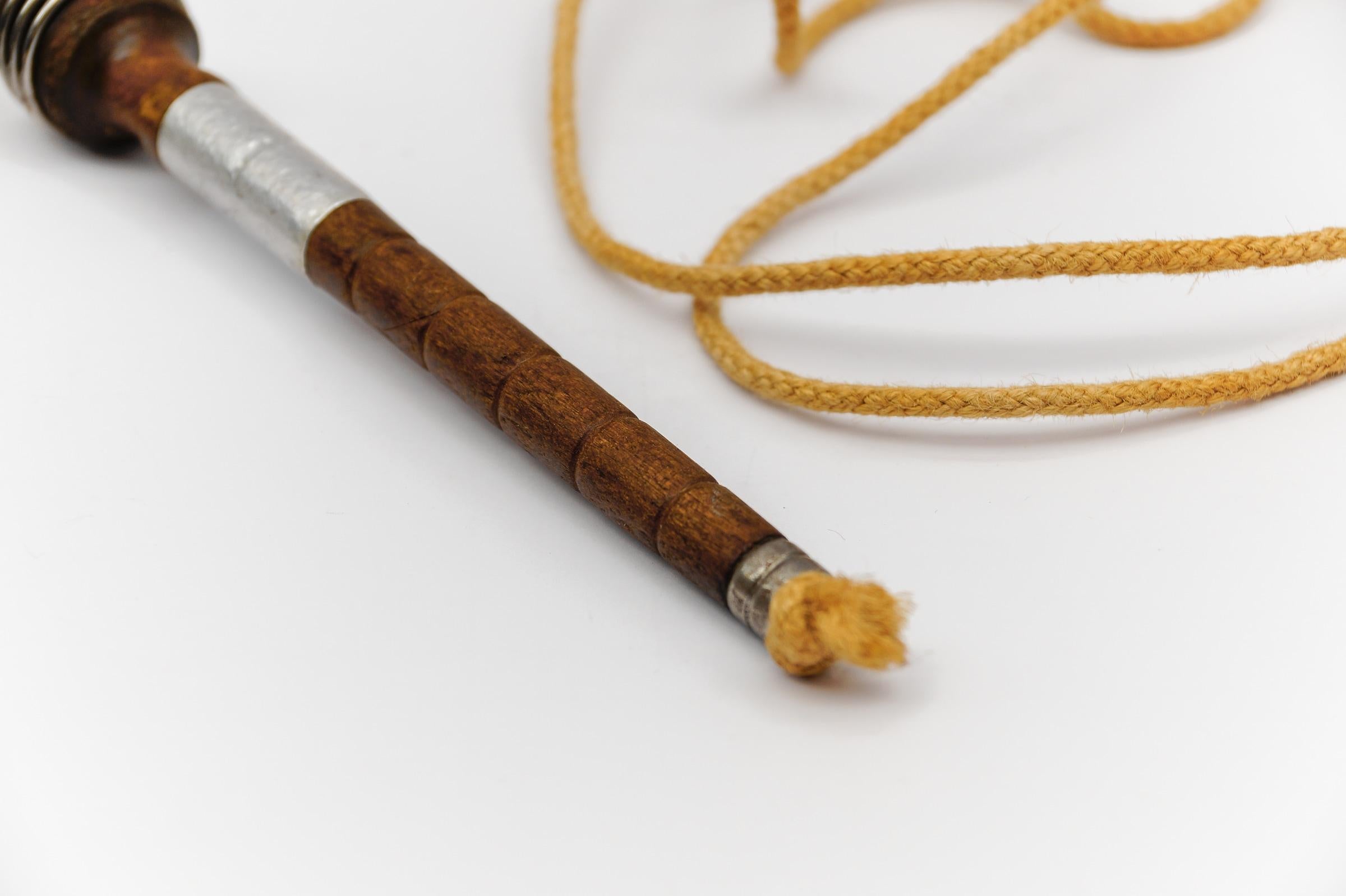 Handmade Art Deco Jumping Rope made of Wood, Jute Cord and Aluminium, 1930s In Good Condition For Sale In Nürnberg, Bayern