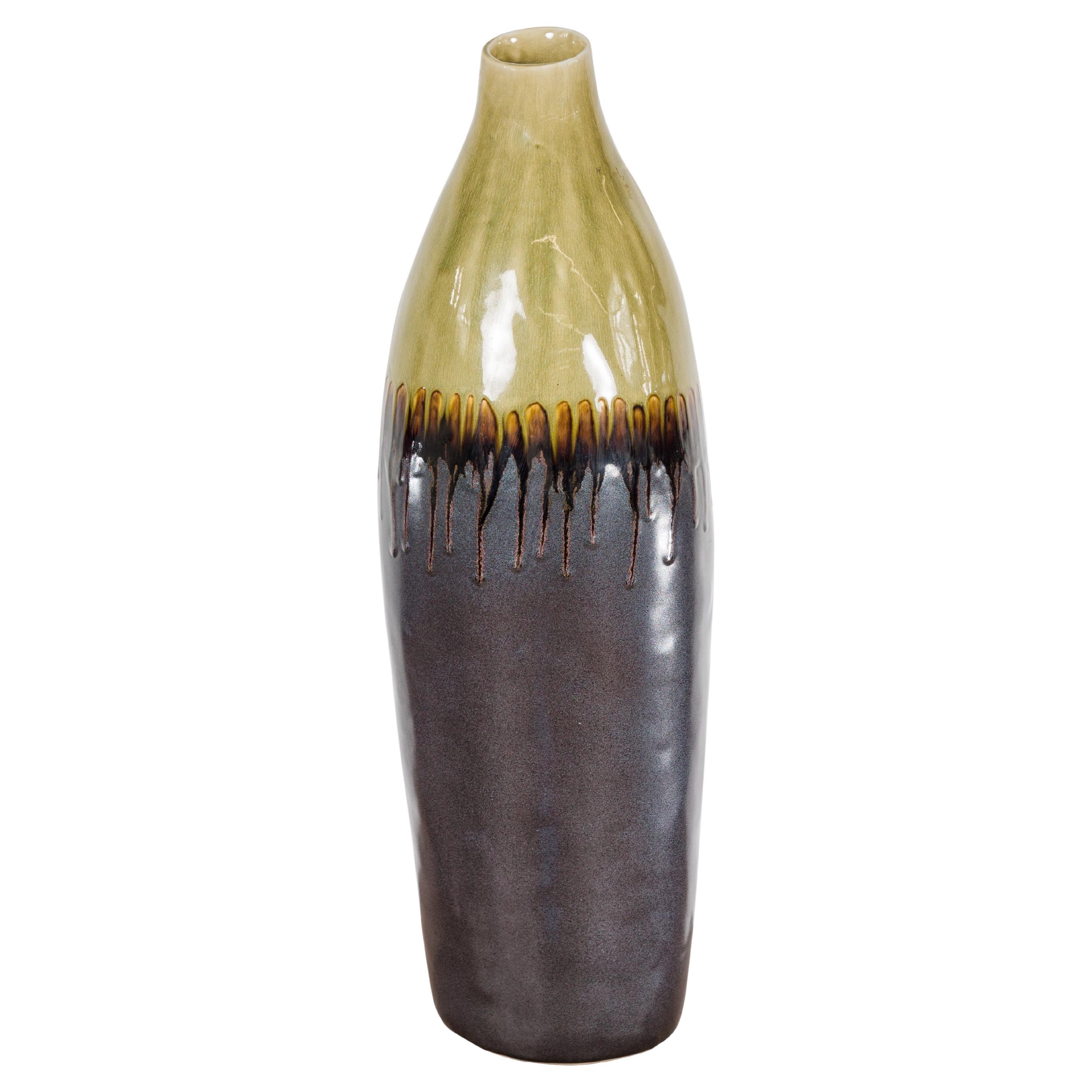 Vase en céramique artisanale faite à la main avec des coulures vert olive, gris foncé et Brown