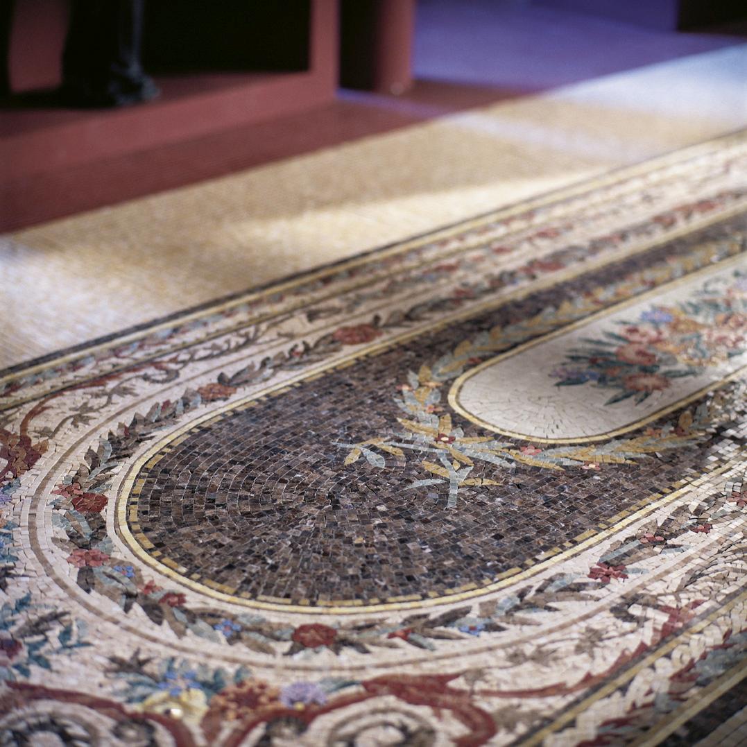 Handgefertigter handgefertigter Kunstmarmor-Mosaik-Teppich, Abmessungen und Farben anpassbar (Moderne) im Angebot