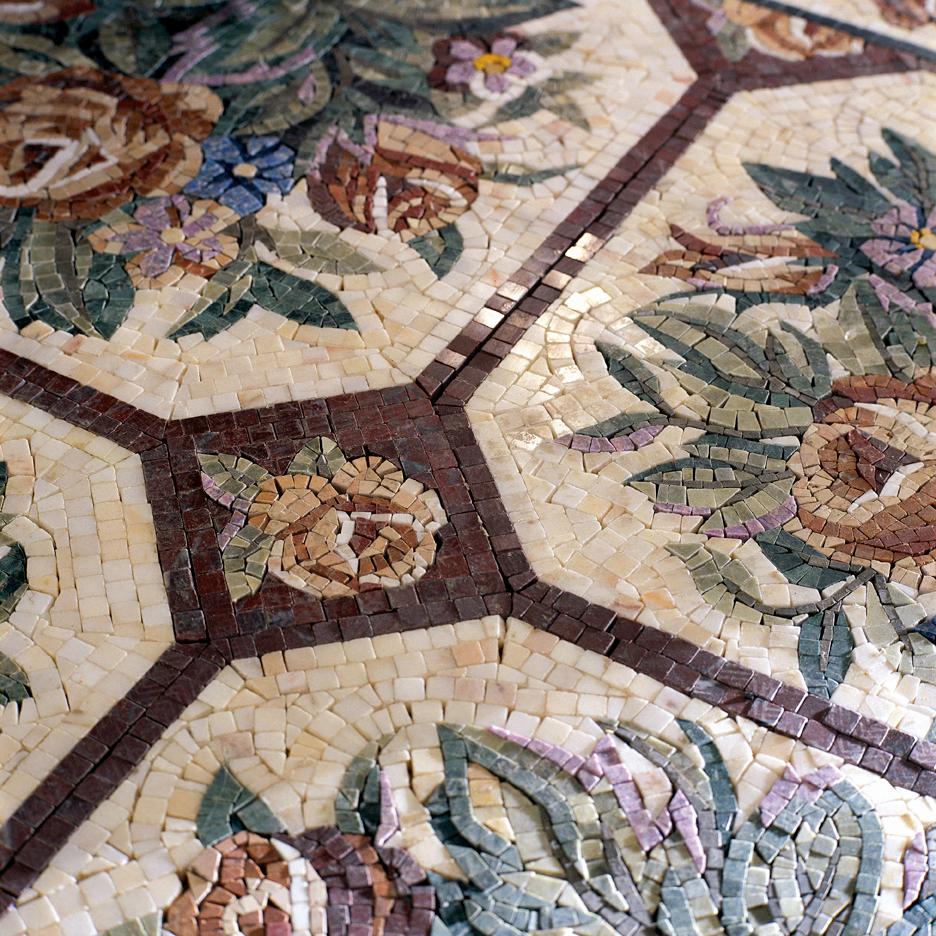 Handgefertigter handgefertigter Kunstmarmor-Mosaik-Teppich, Abmessungen und Farben anpassbar (Italienisch) im Angebot