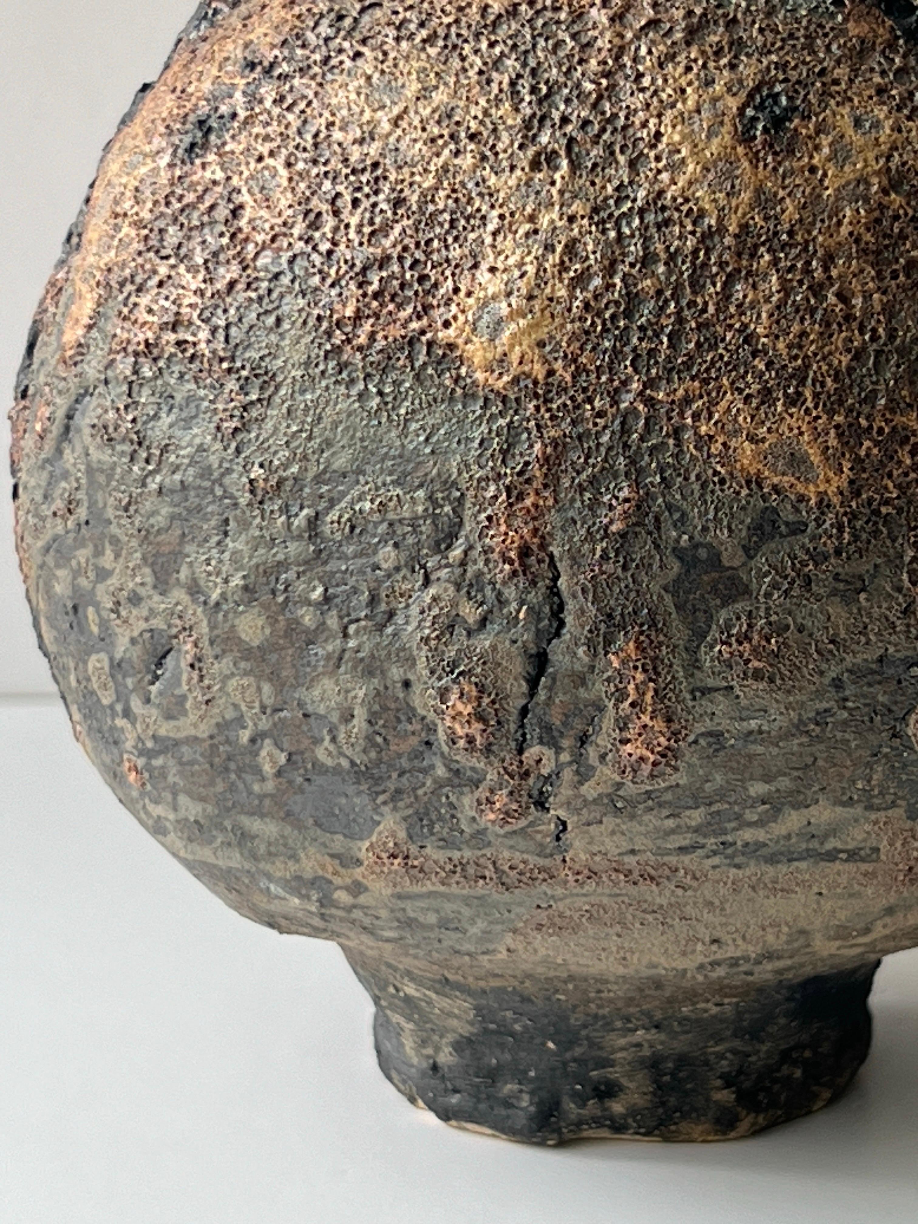 XXI secolo e contemporaneo Vaso di luna con scultura crepuscolare realizzata a mano in frassino smaltato in vendita