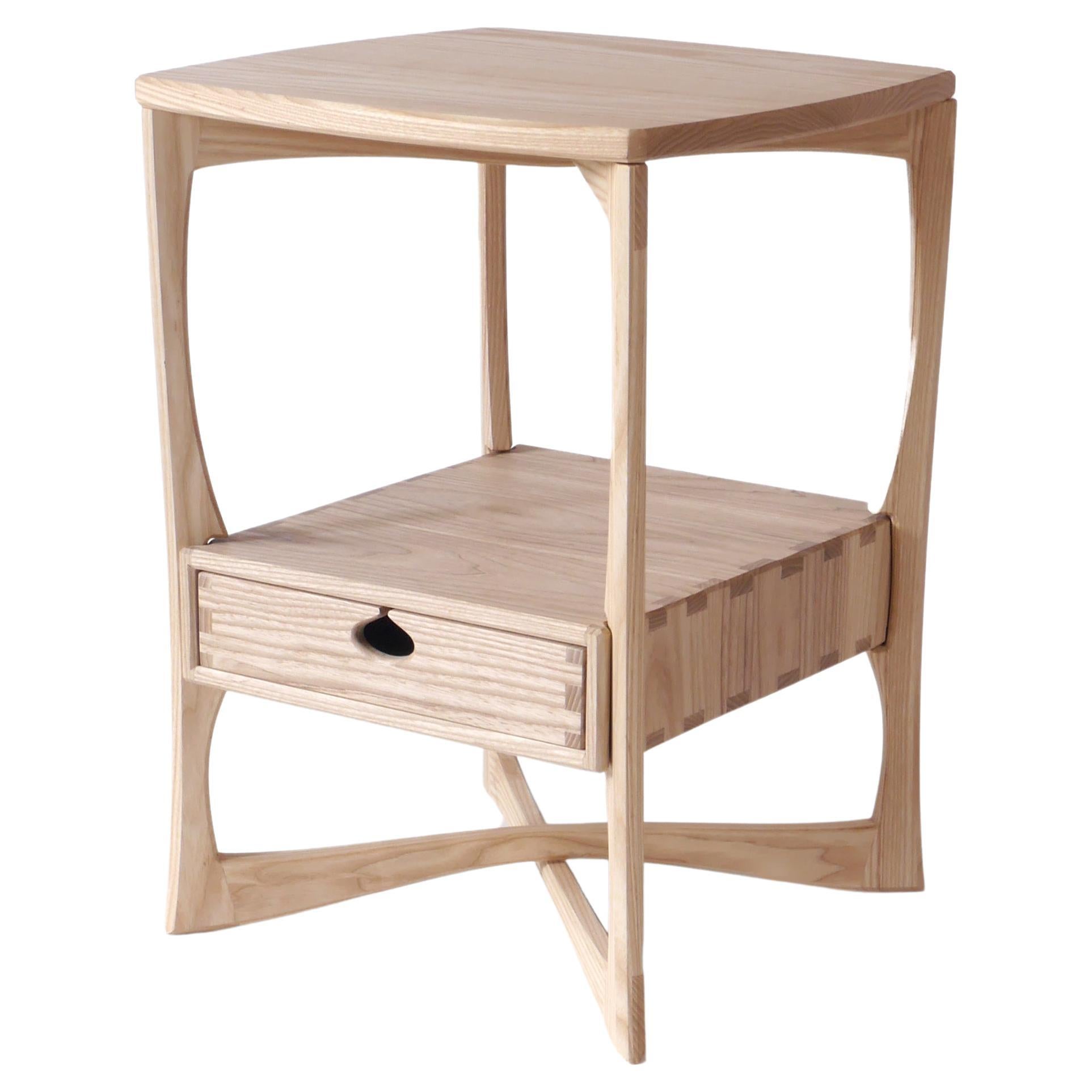 Table d'appoint Roke en frêne, table d'appoint/table de nuit moderne avec un tiroir par Arid
