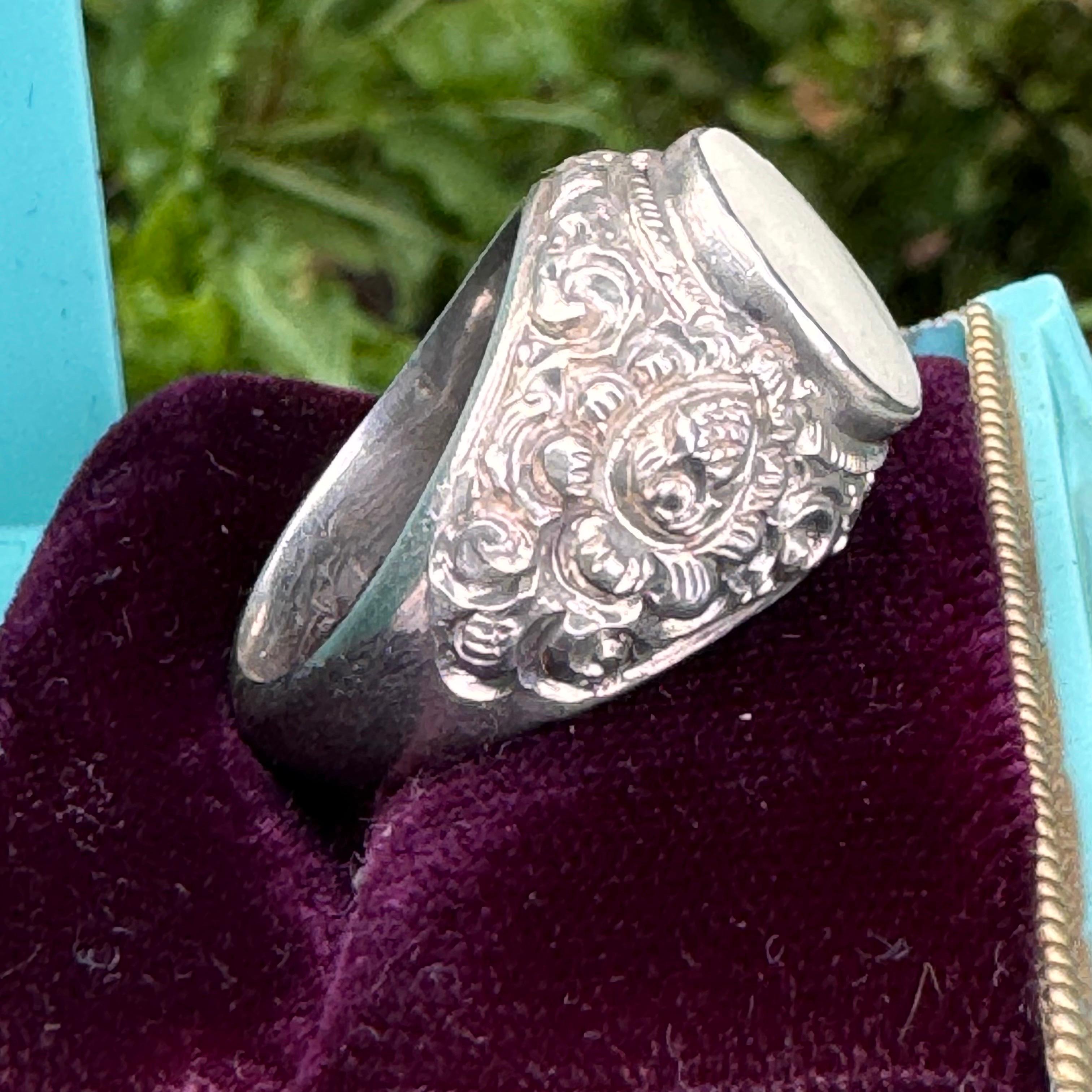 Embrace the unique charm of Tibetan craftsmanship with this exquisite handmade silver ring, featuring a  central cabochon, set within a detailed base featuring repousse floral work. 
The floral motifs are intricately embossed, adding texture and