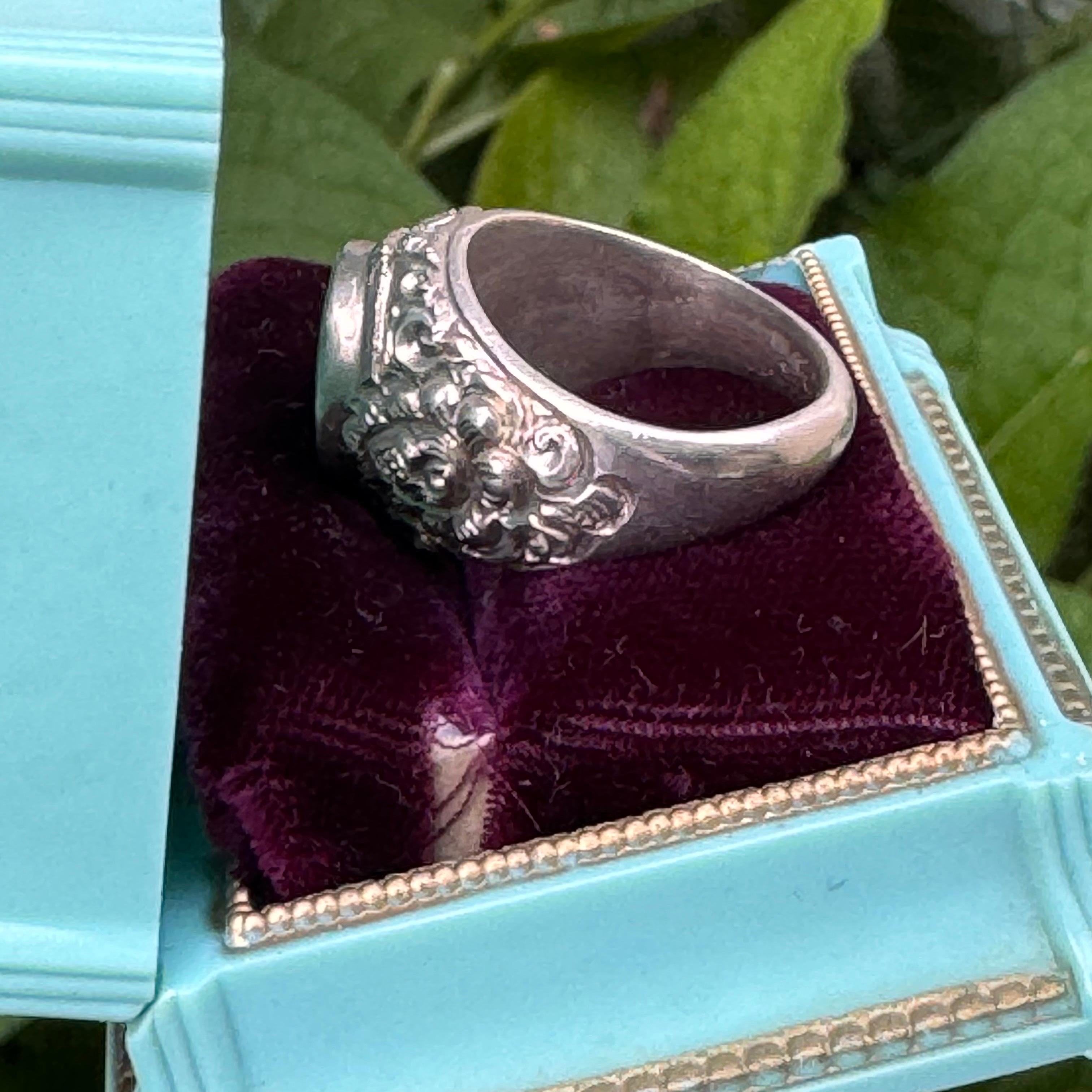 Handmade Asian Repousse silver Ring For Sale 1