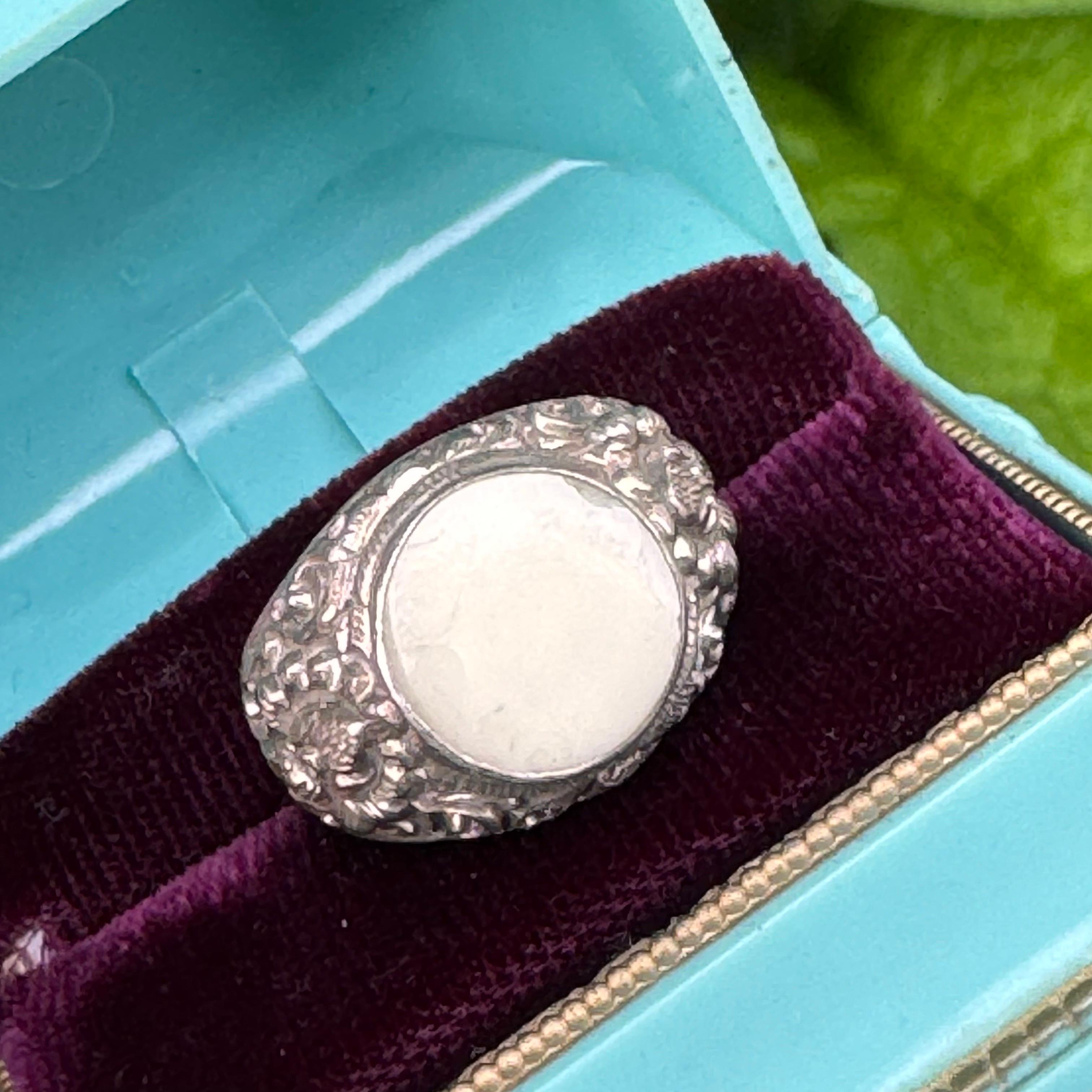 Handmade Asian Repousse silver Ring For Sale 2