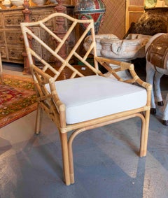 Poltrona in bambù fatta a mano con cuscino beige