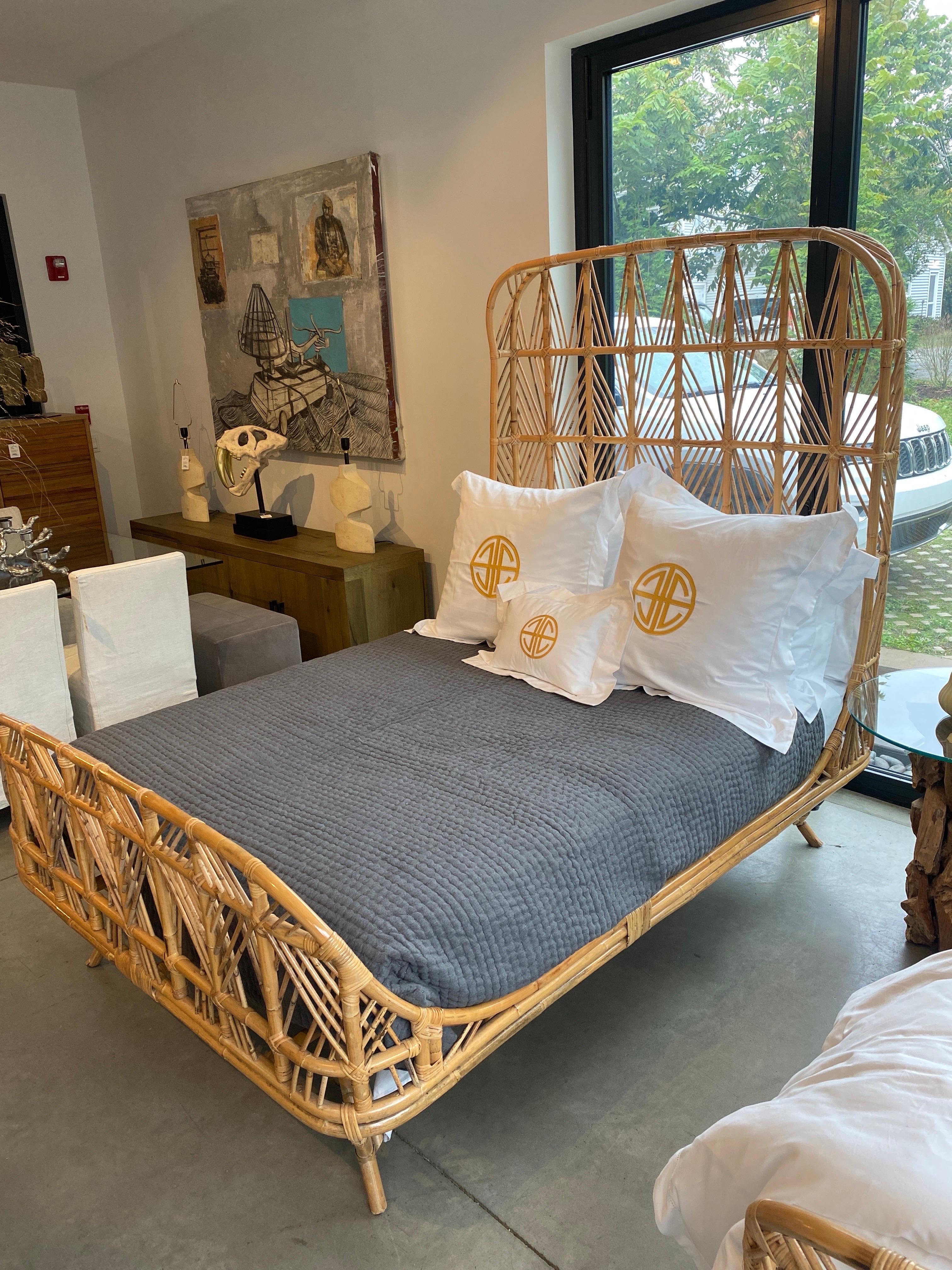 Handmade bamboo Balinese bed.
Beautiful craftsmanship all in one piece, can not be broken down.