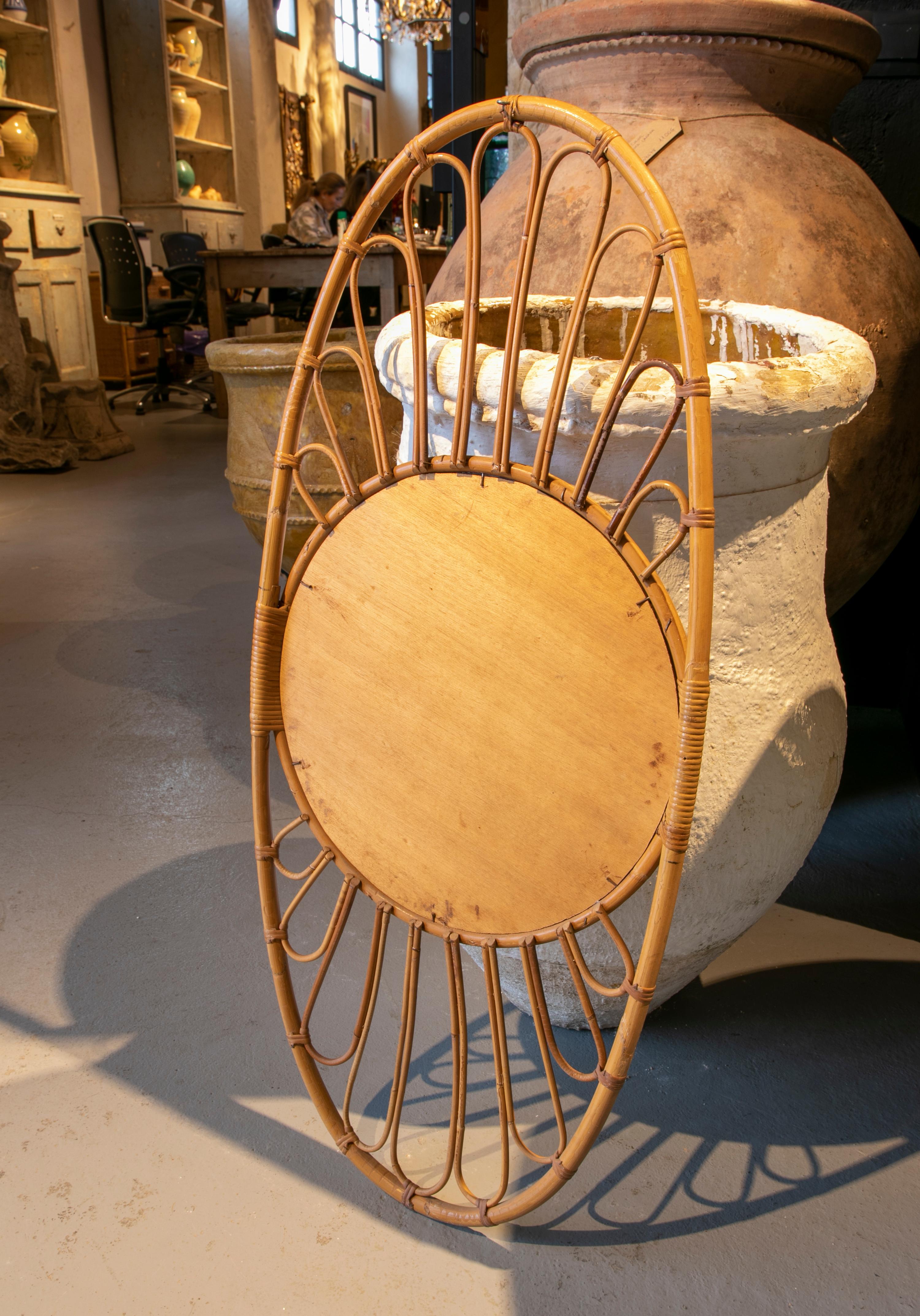 Handgefertigter Bambus-Spiegel in ovaler Form  im Angebot 2