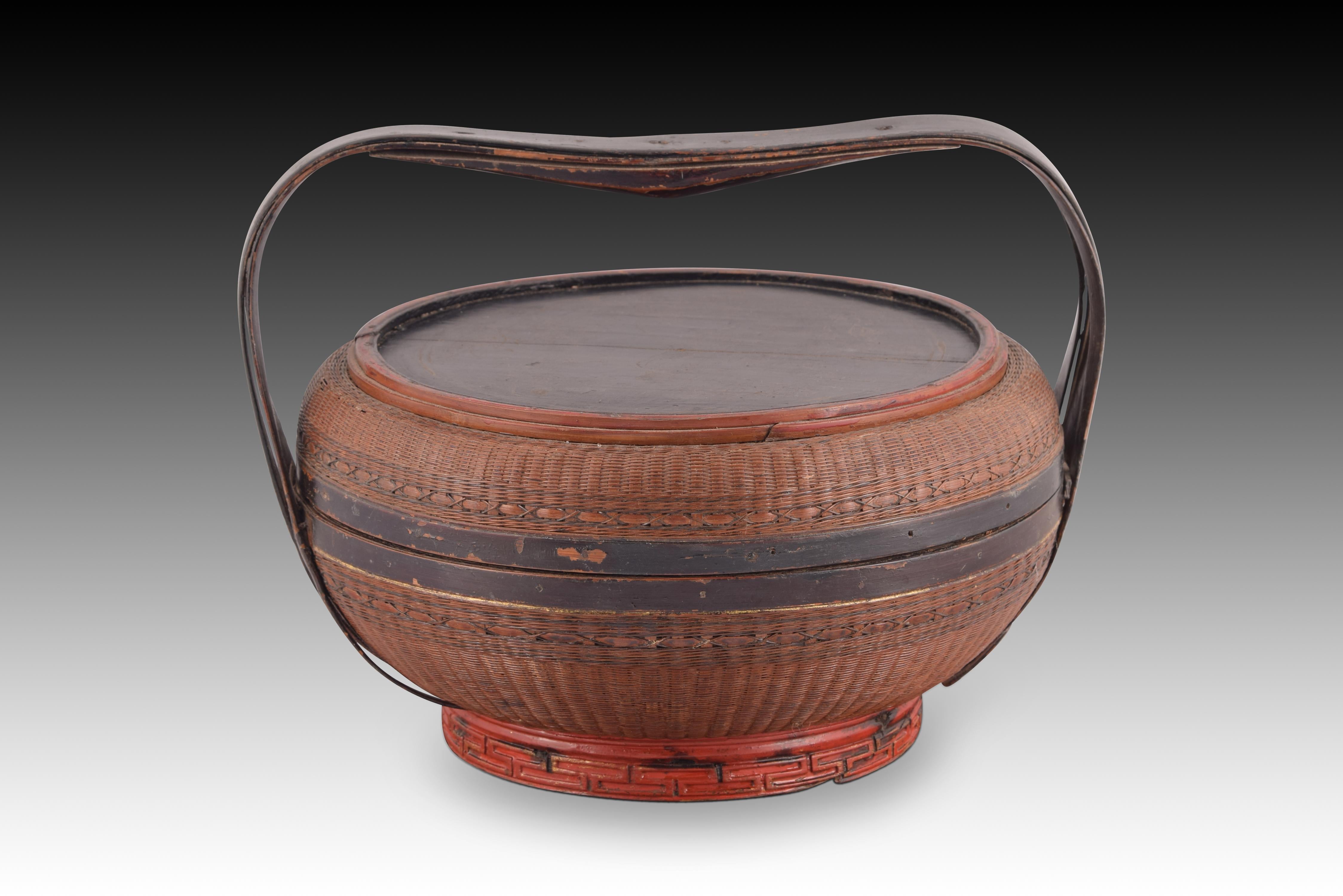 20th Century Handmade basket. Vegetable fiber and lacquered wood. China, ca early 20thc. For Sale