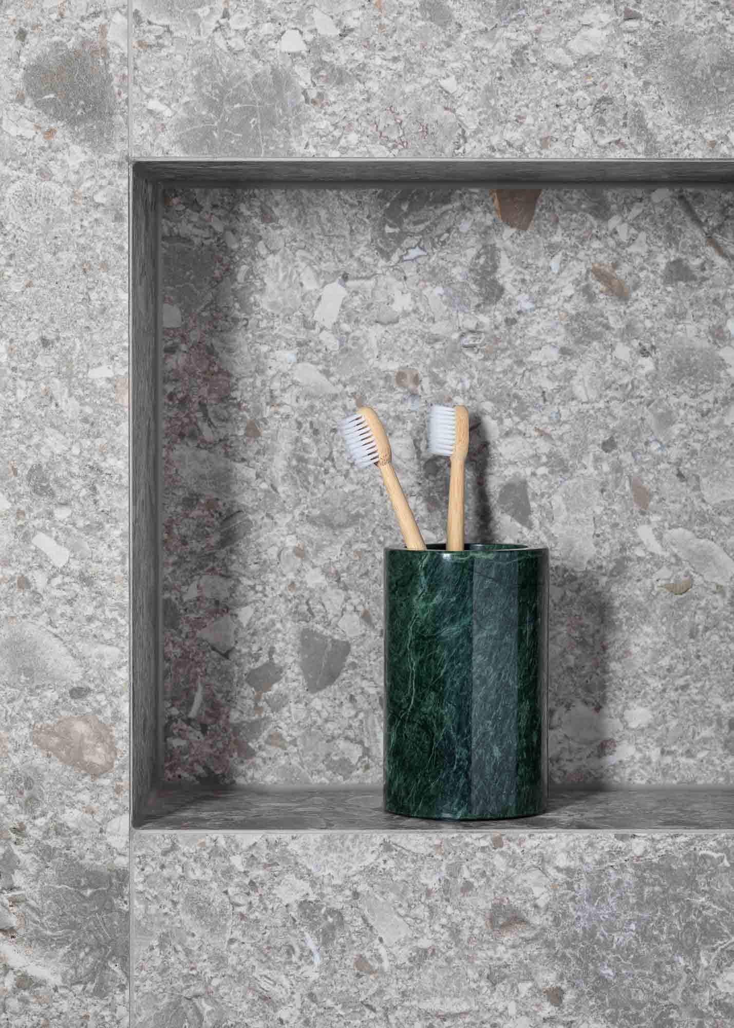 Hand-Crafted Handmade Bathroom Set in Green Guatemala Marble For Sale