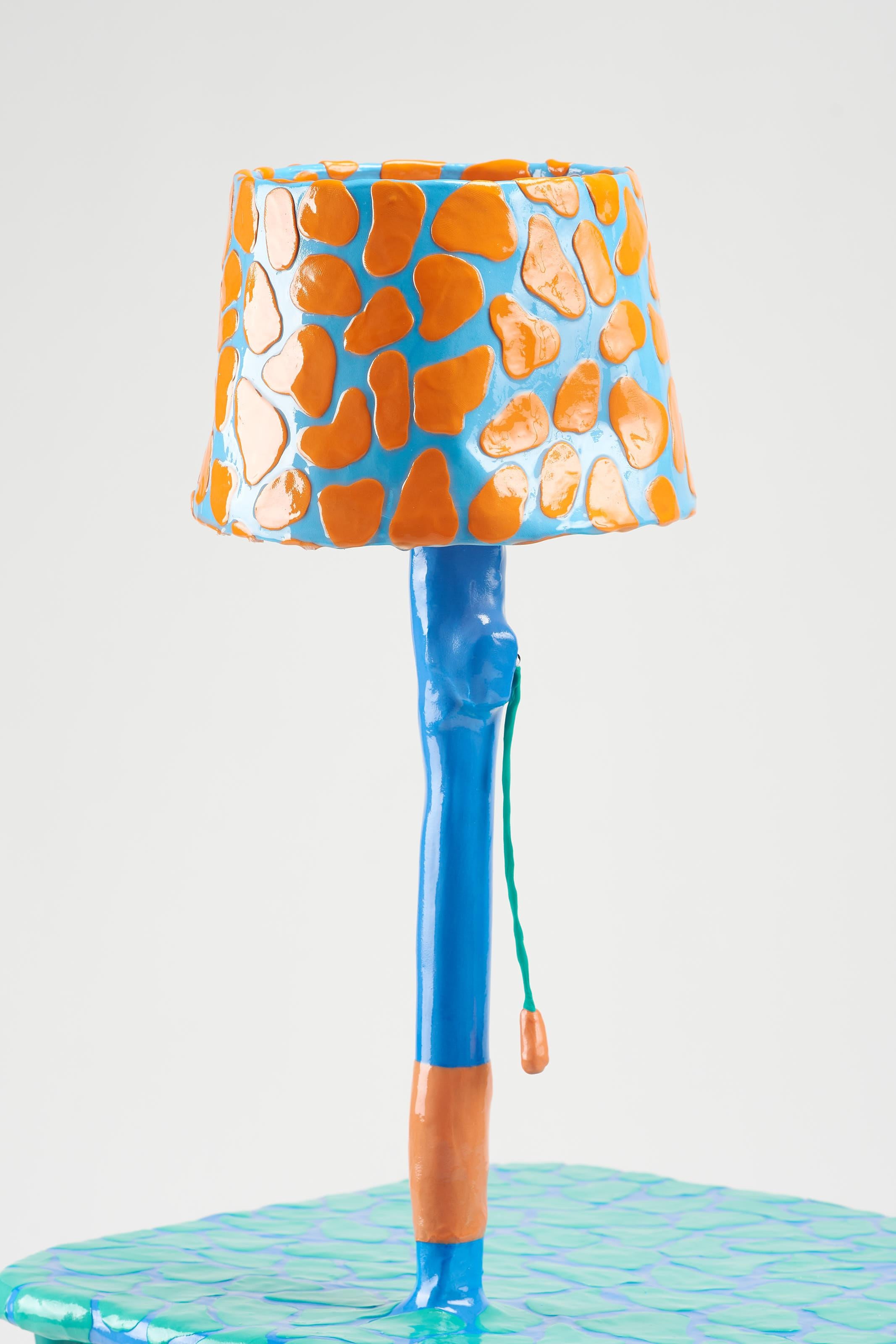 Postmoderne Table de chevet avec lampe faite à la main par Diego Faivre Minute Manufacture Designs en vente
