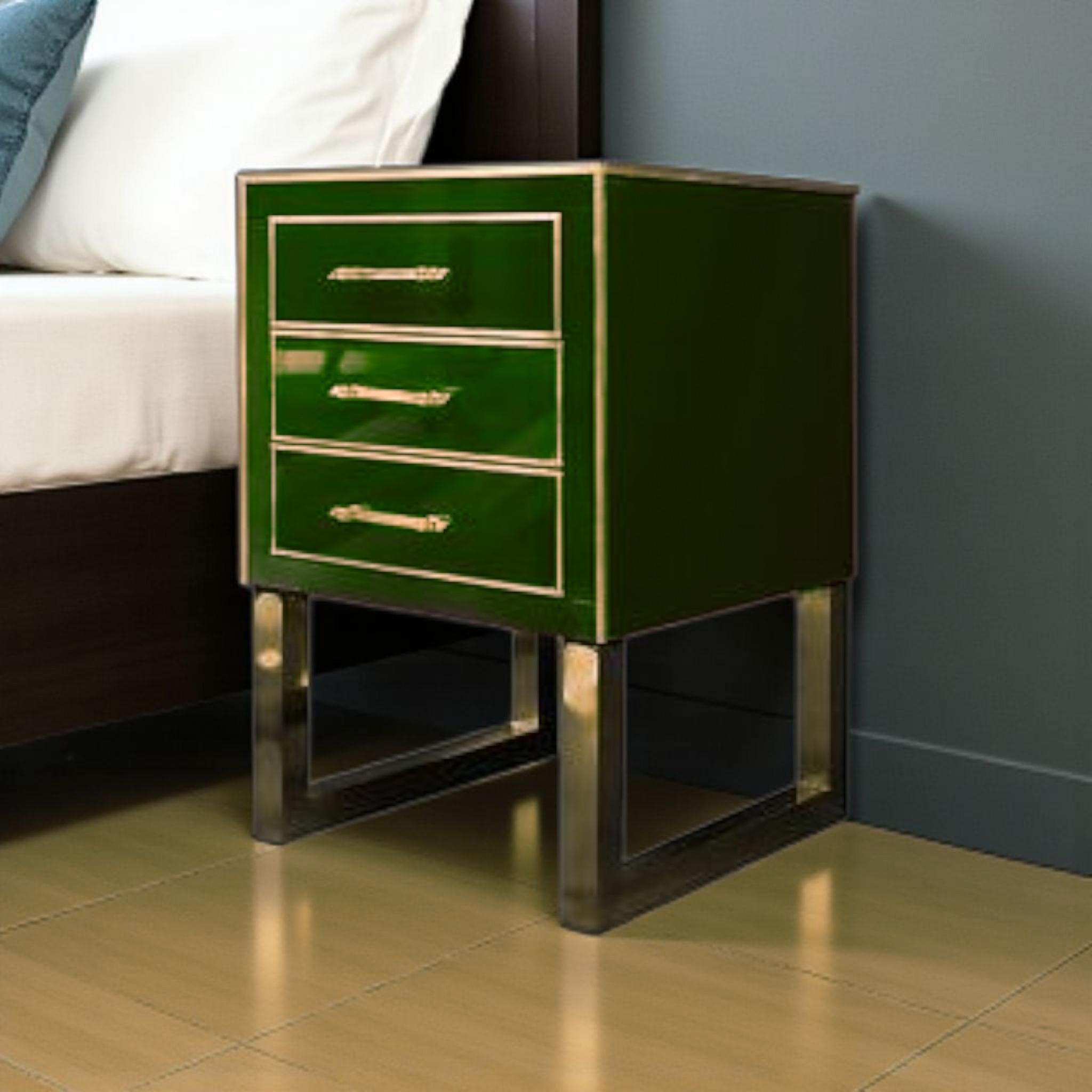 Tables de chevet faites à la main par le designer Justfurnitures verre et laiton personnalisés Neuf - En vente à Guazzora, IT