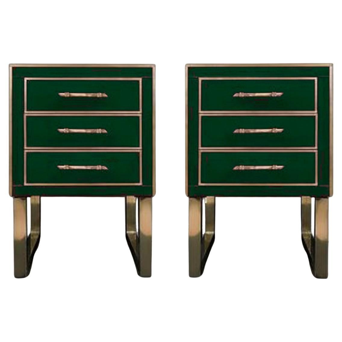 Tables de chevet faites à la main par le designer Justfurnitures verre et laiton personnalisés en vente