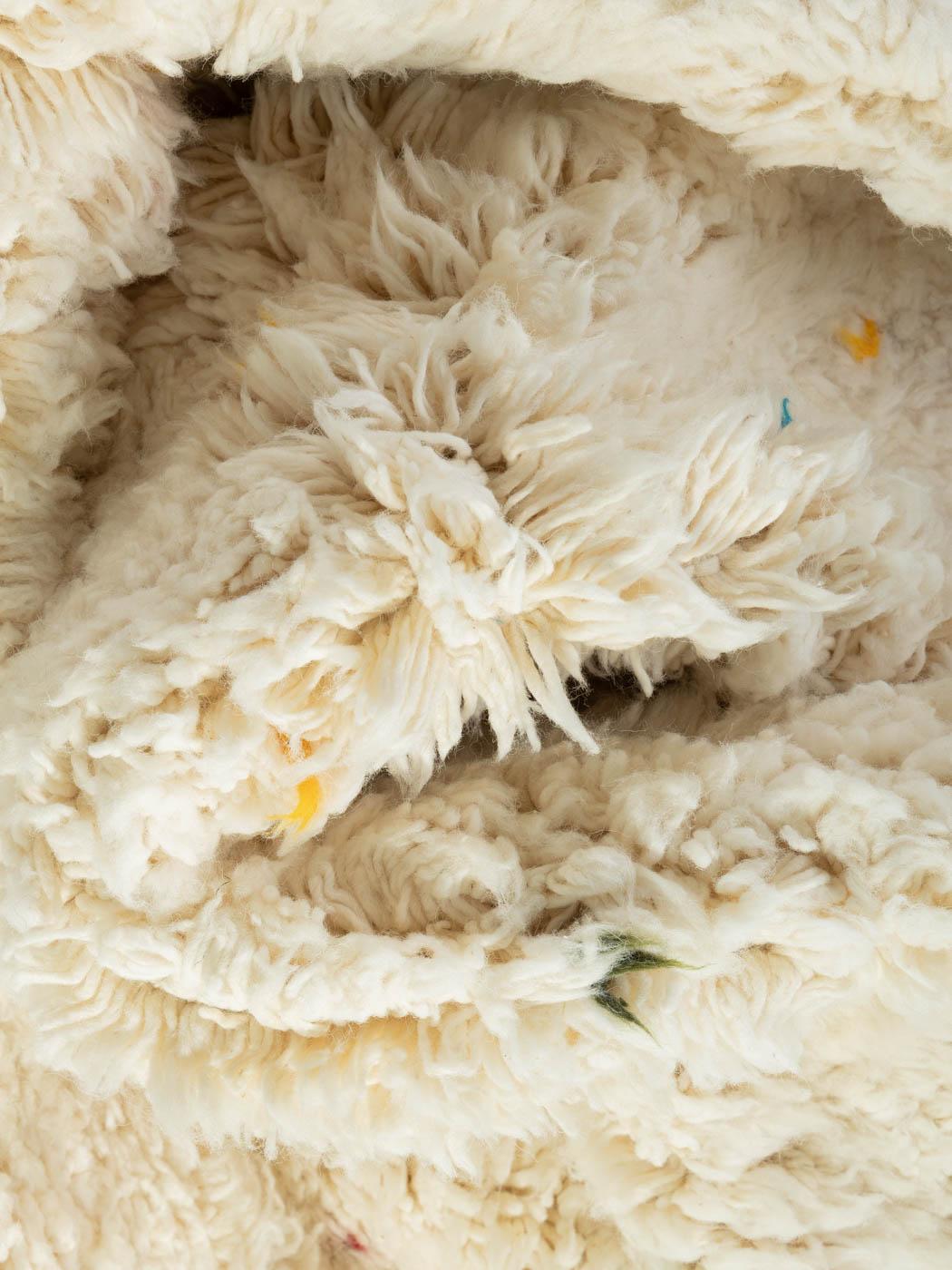 Handgefertigter Beni Ourain Berberteppich aus 100% Wolle im Angebot 2