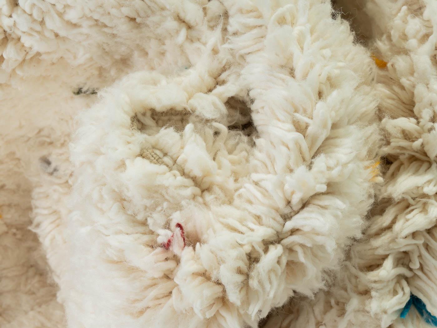 Handgefertigter Beni Ourain Berberteppich aus 100% Wolle im Angebot 3
