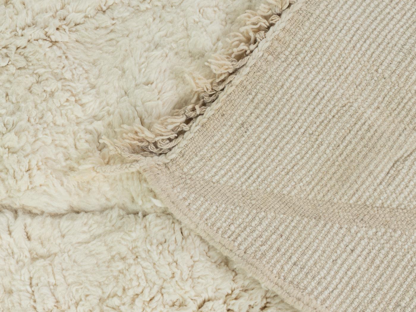 Handgefertigter Beni Ourain 100% Marokkanischer Berberteppich aus Wolle im Zustand „Neu“ im Angebot in Neuss, NW