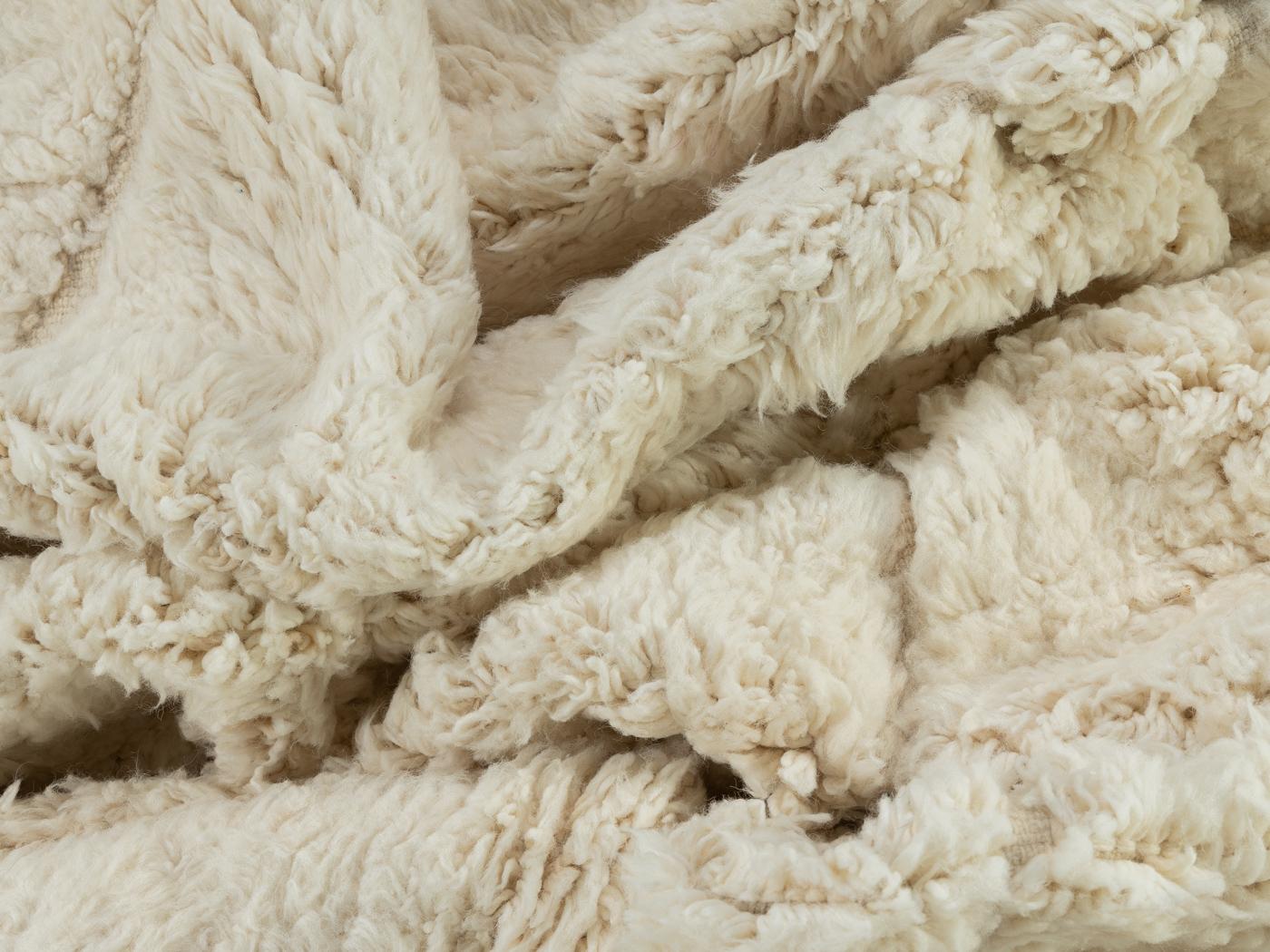 Handgefertigter Beni Ourain 100% Marokkanischer Berberteppich aus Wolle im Angebot 1