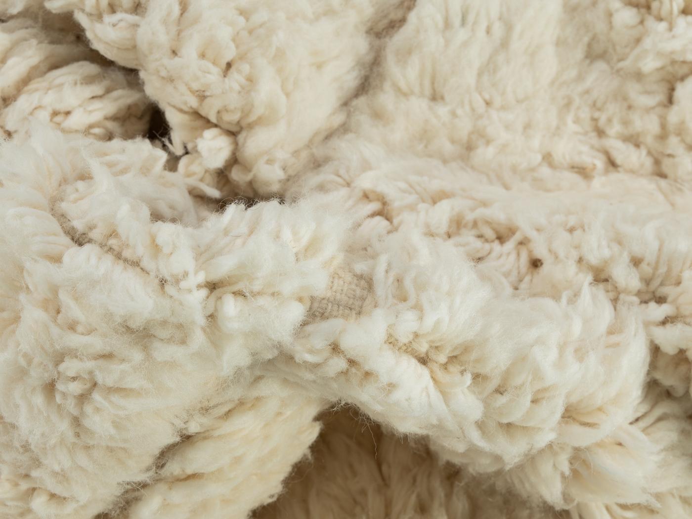 Handgefertigter Beni Ourain 100% Marokkanischer Berberteppich aus Wolle im Angebot 2