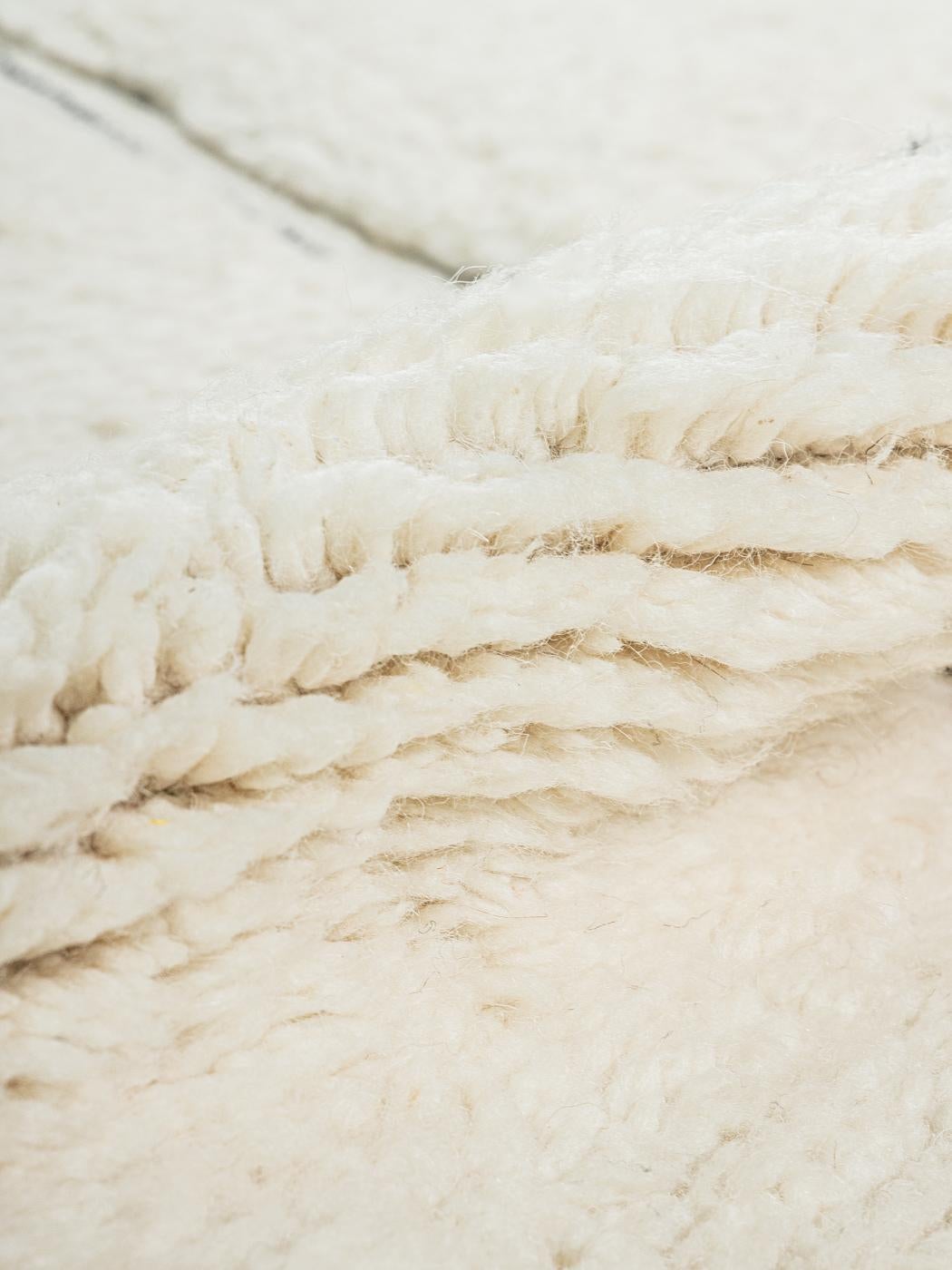 Handgefertigter Beni Ourain Berberteppich aus 100 % Wolle im Angebot 3