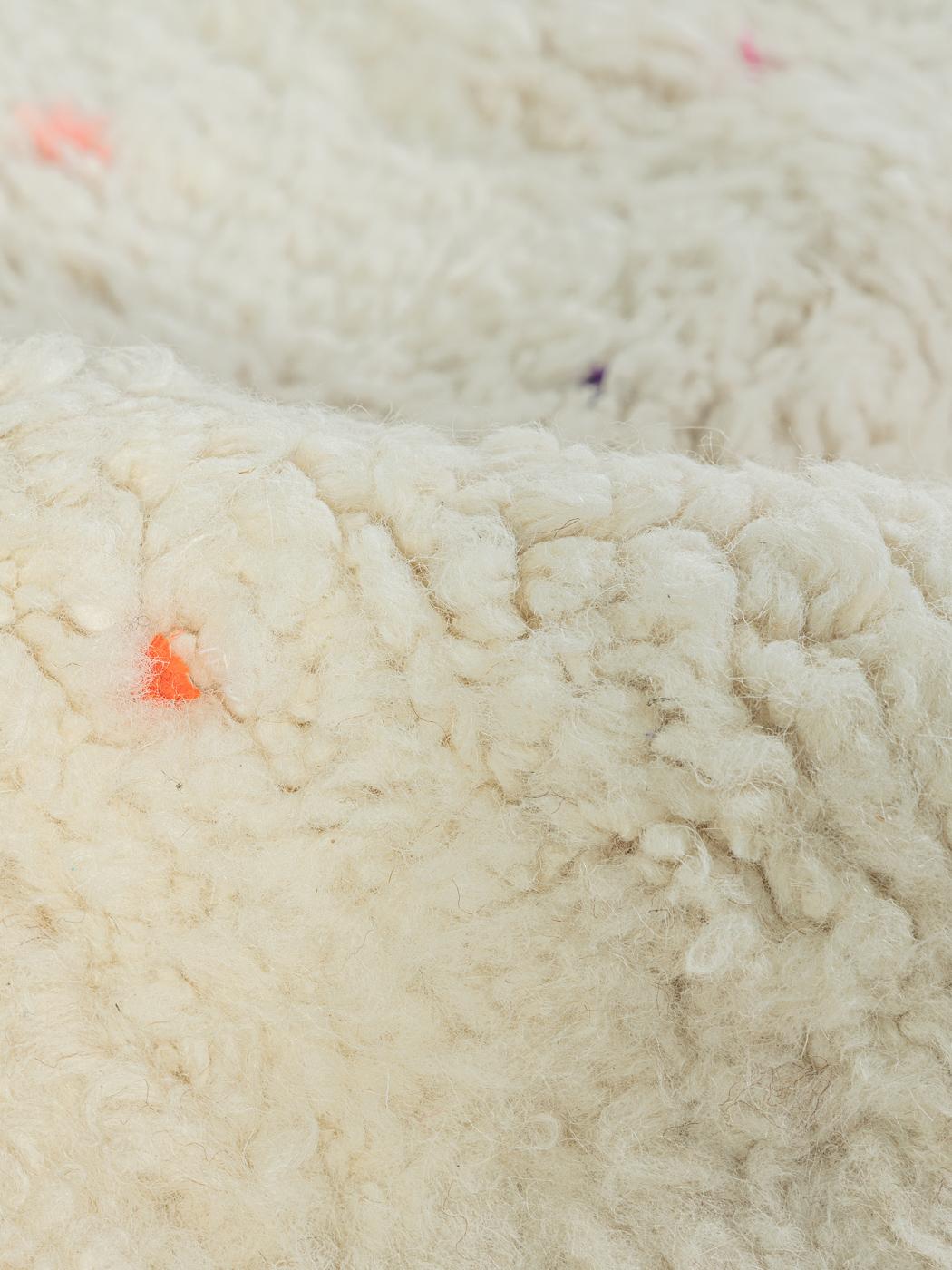 Handgefertigter Beni Ourain Berberteppich aus 100% Marokkanischer Wolle im Angebot 1
