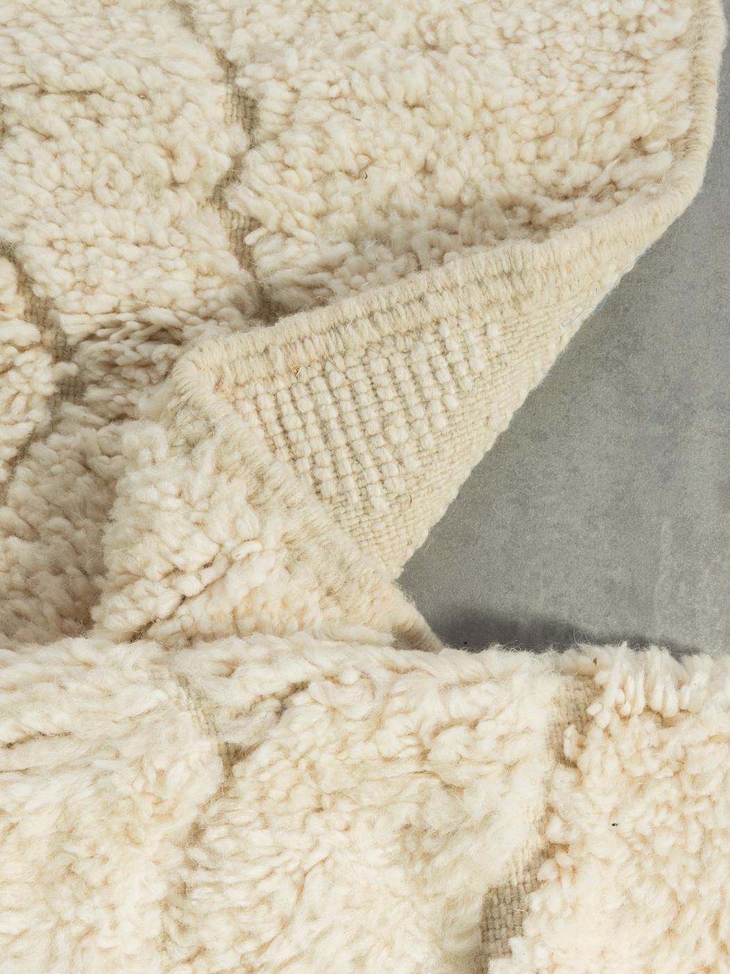 Handgefertigter Berberteppich aus 100 % Wolle Beni Ourain im Zustand „Hervorragend“ im Angebot in Neuss, NW