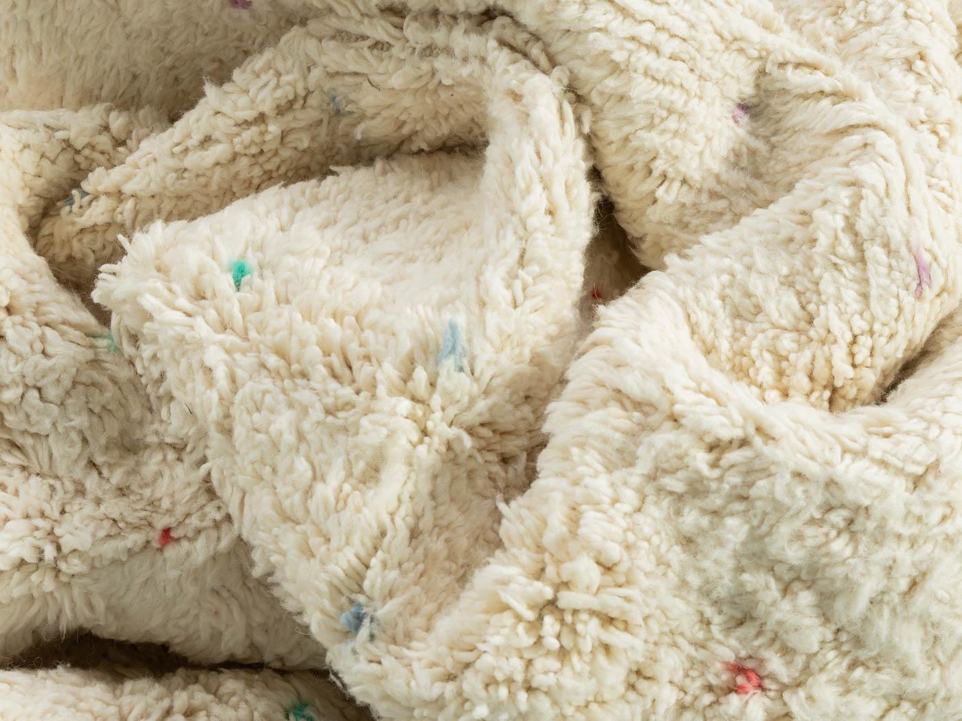Handgefertigter Berberteppich Beni Ourain aus 100% Marokkanischer Wolle (21. Jahrhundert und zeitgenössisch) im Angebot