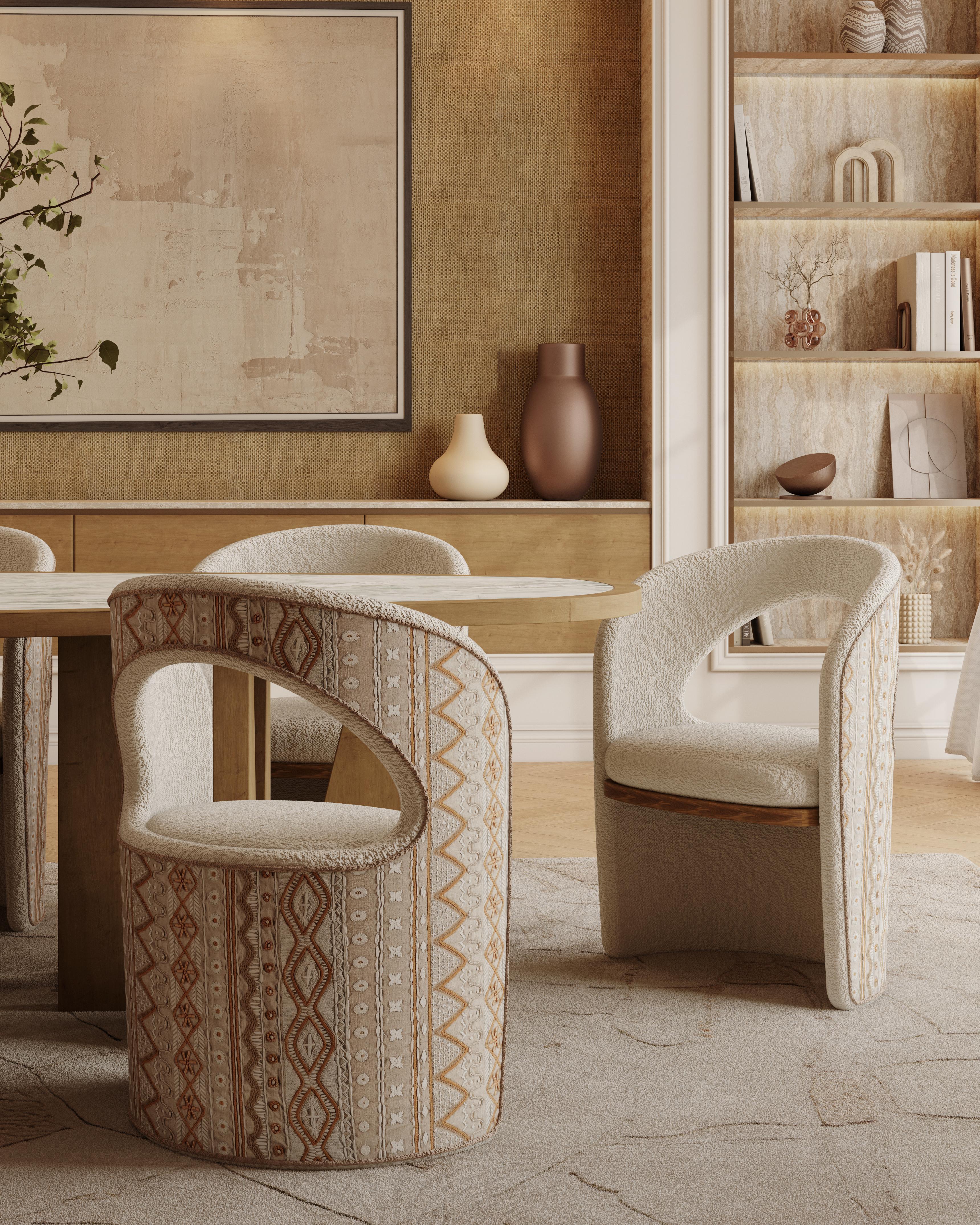 Der Berta Dining Chair von Nolita Harbour ist der Inbegriff von Eleganz und moderner Raffinesse und ergänzt jede luxuriöse Esszimmereinrichtung. Seine schlanke Silhouette ist anmutig geformt und bietet sowohl ästhetischen Reiz als auch