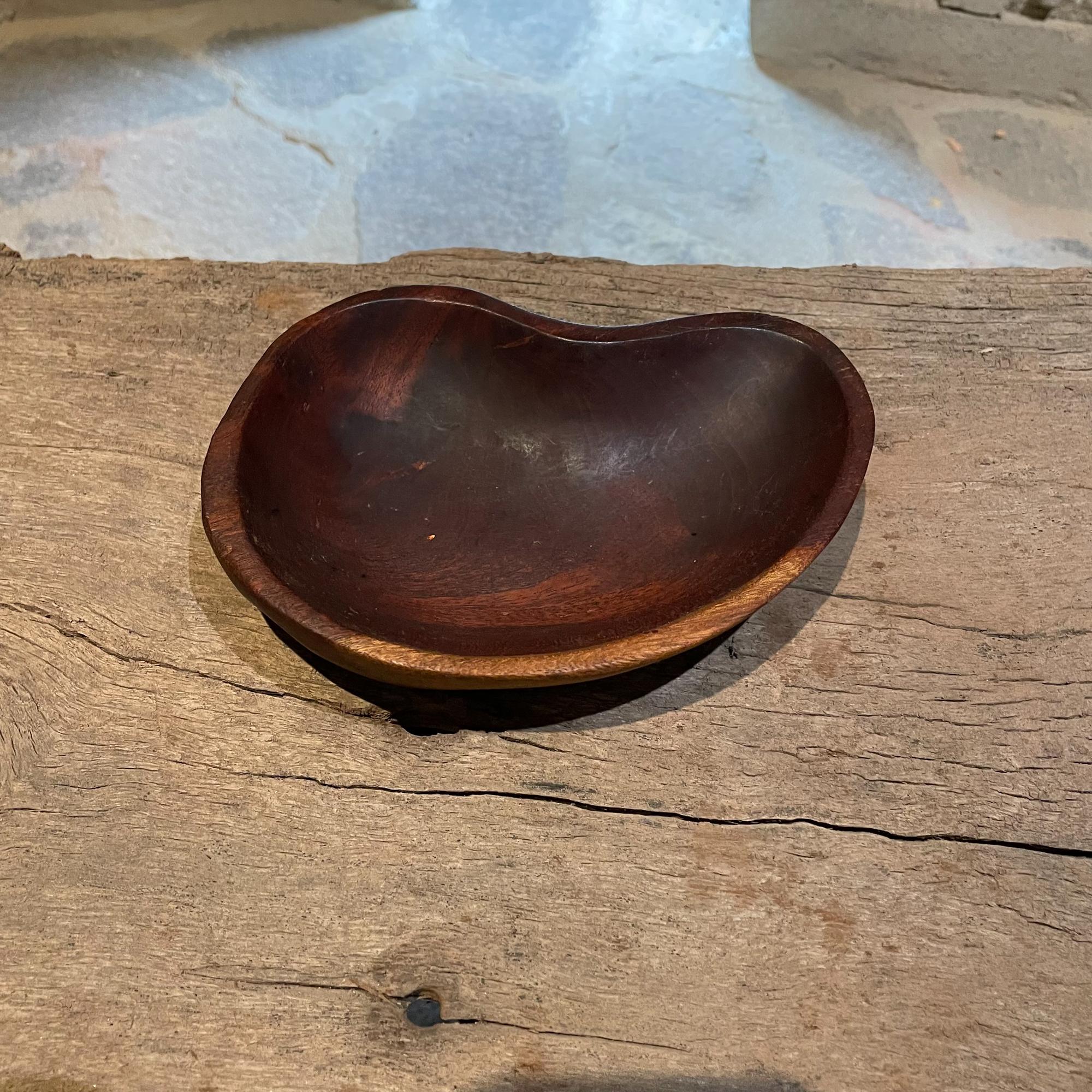 Mid-Century Modern Handmade Biomorphic Wood Bowl Catch it All Modern Don Shoemaker Mexico 1970s For Sale