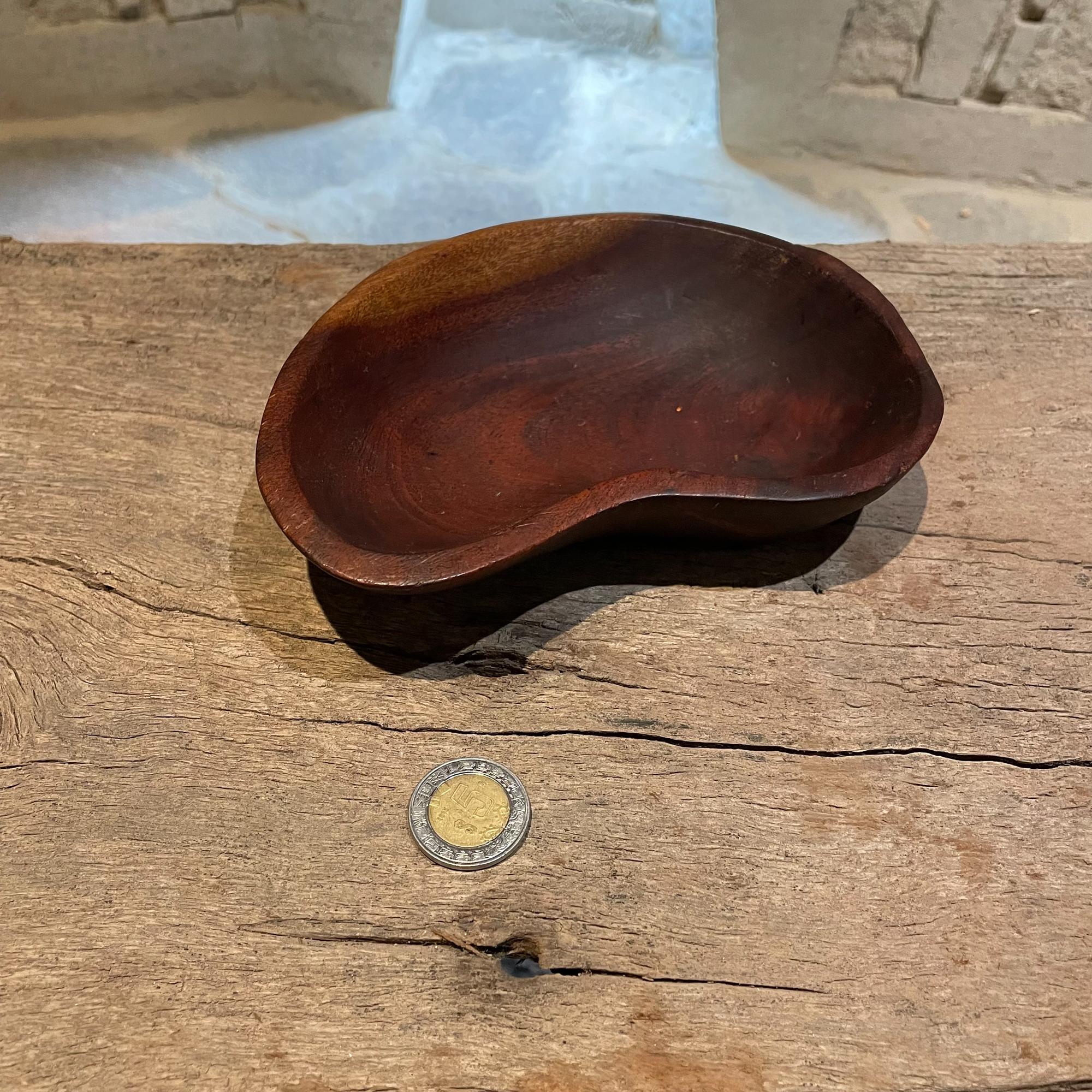 Late 20th Century Handmade Biomorphic Wood Bowl Catch it All Modern Don Shoemaker Mexico 1970s For Sale