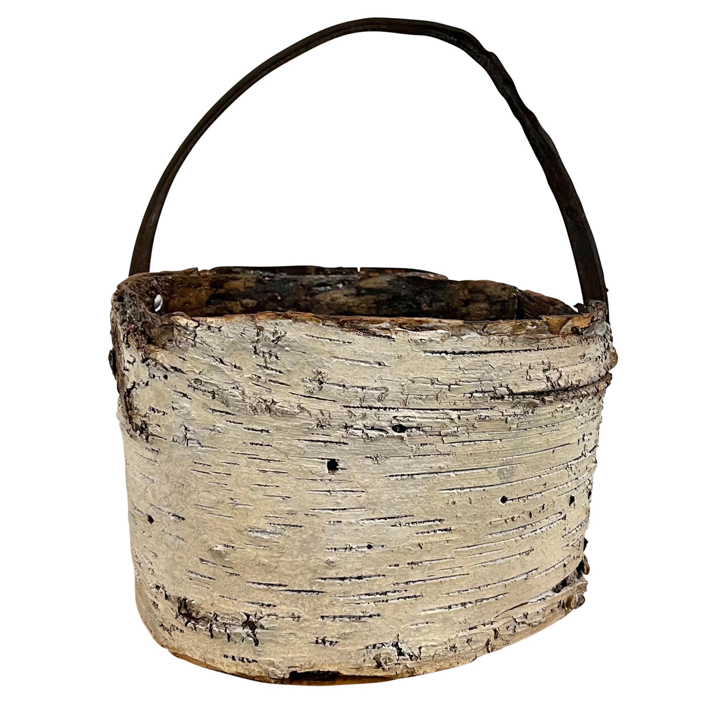 Handmade Birch Bark Bucket In Good Condition For Sale In Chicago, IL