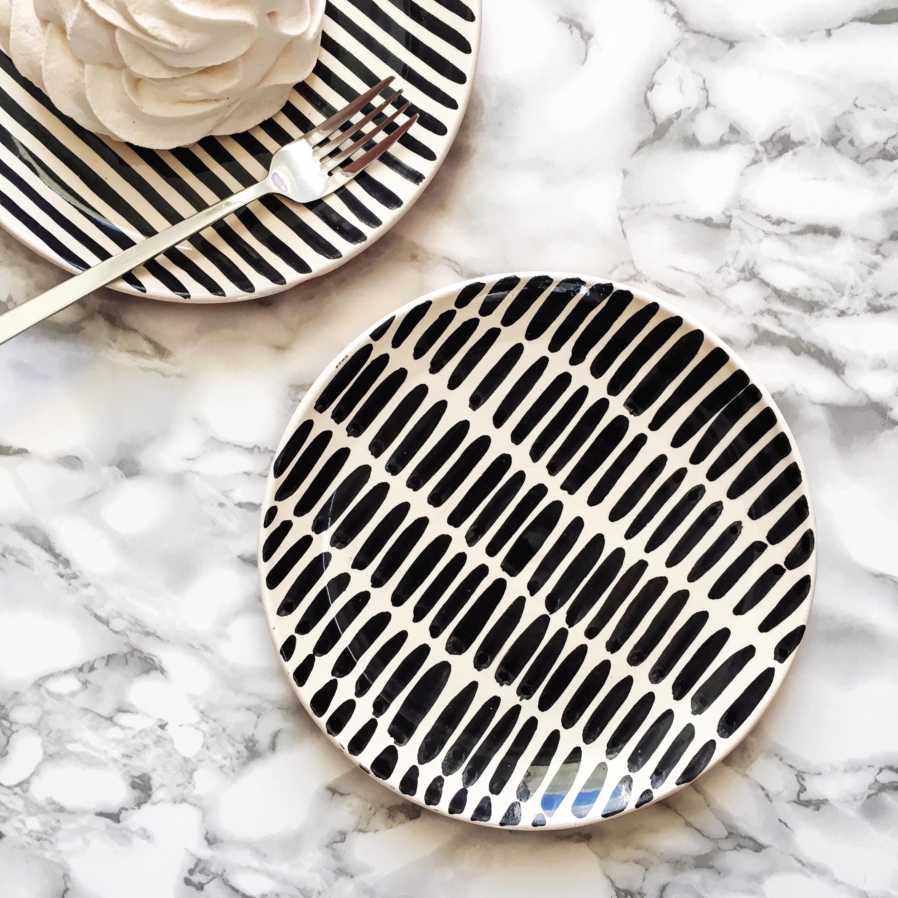 Handmade Black and White Ceramic Dash Pattern Dinner Plates, in Stock In New Condition For Sale In West Hollywood, CA