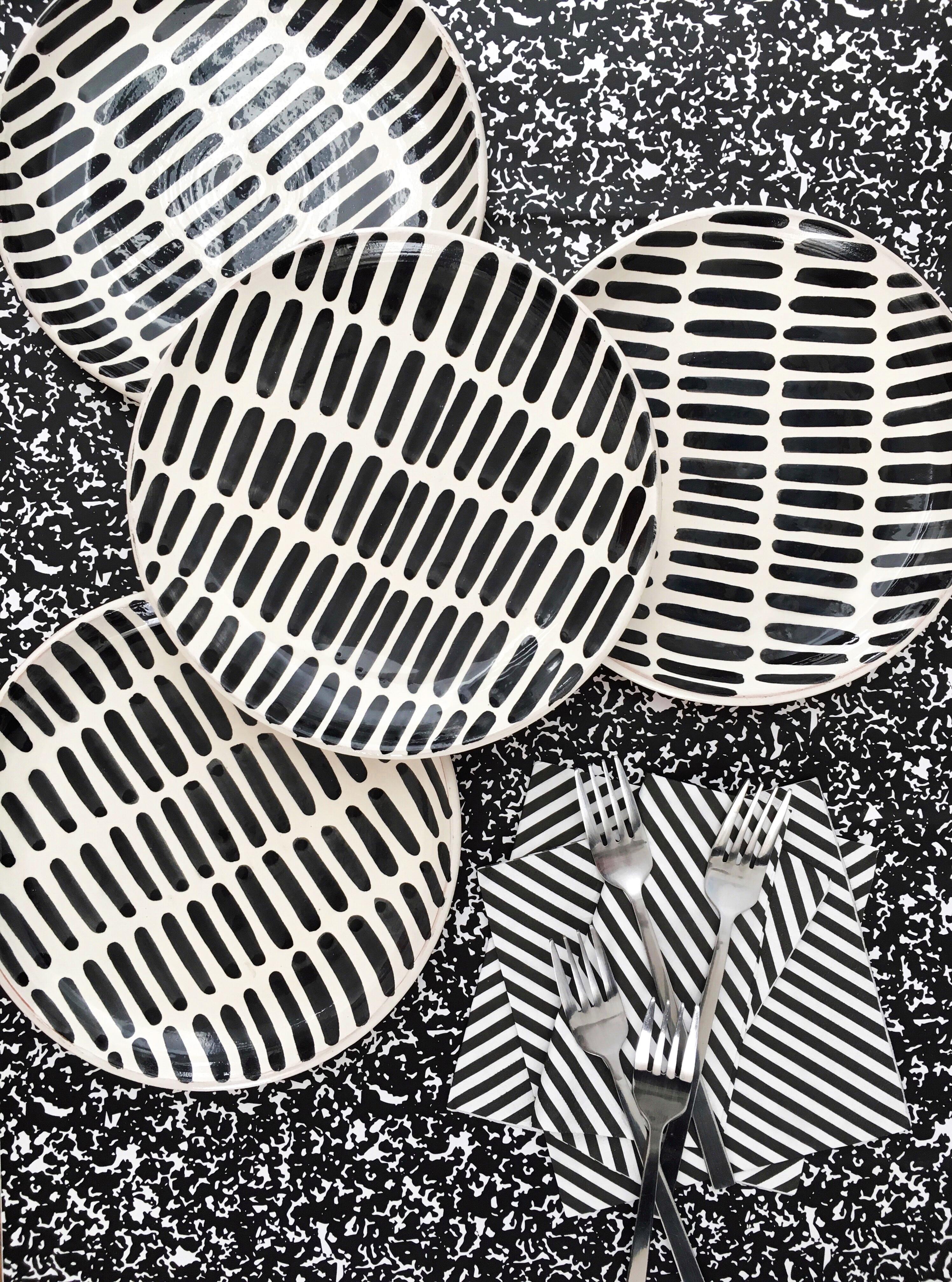 Handmade and hand-painted ceramics from one of the mother countries, Portugal, these beautiful pieces for your table will add a modern and graphic touch and are perfect to mix and match. These patterned plates are available in two sizes:

Salad