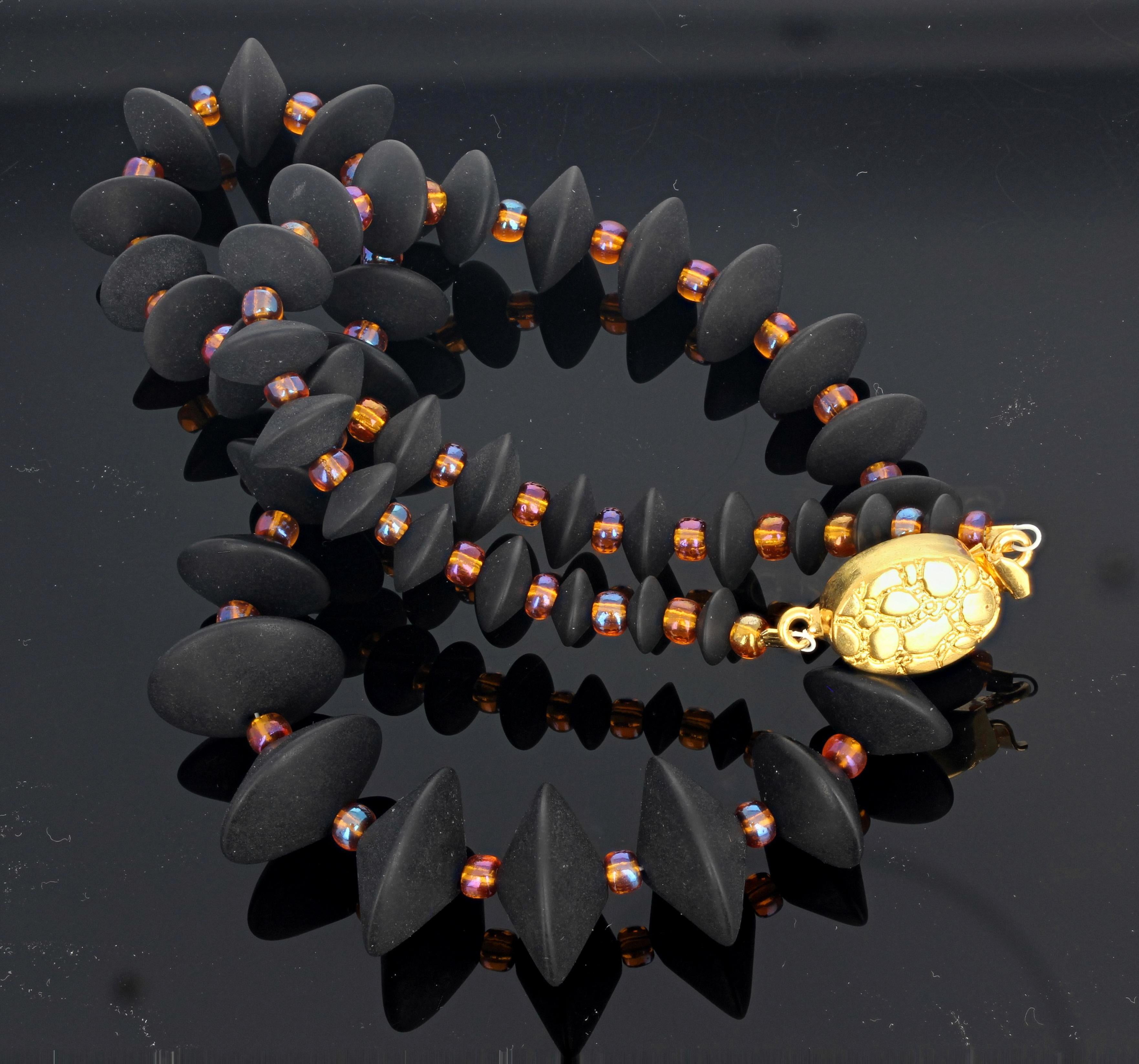 AJD Collana di onice nero e cristalli arancioni, splendidamente elegante, fatta a mano da 19,5