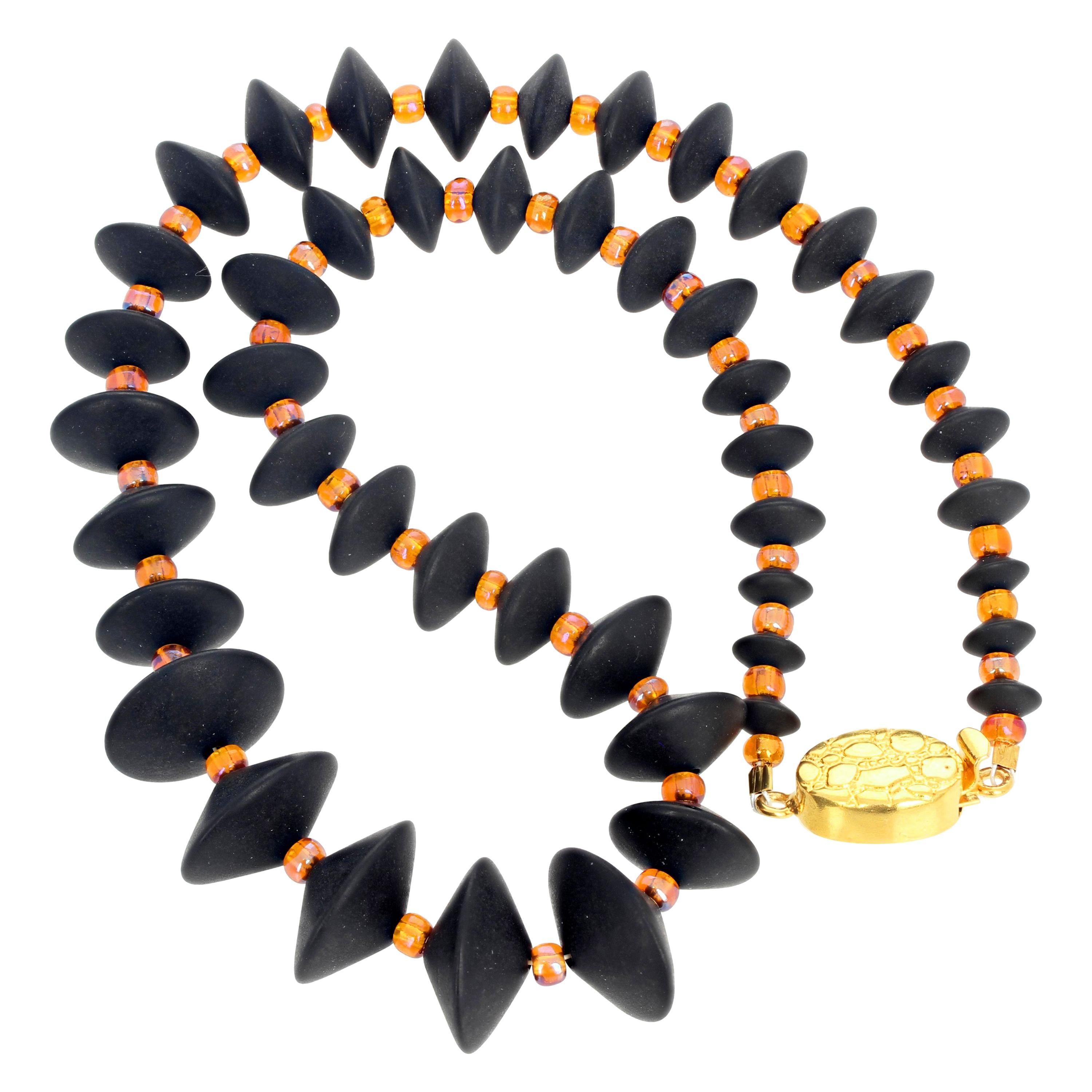 AJD Collana di onice nero e cristalli arancioni, splendidamente elegante, fatta a mano da 19,5".