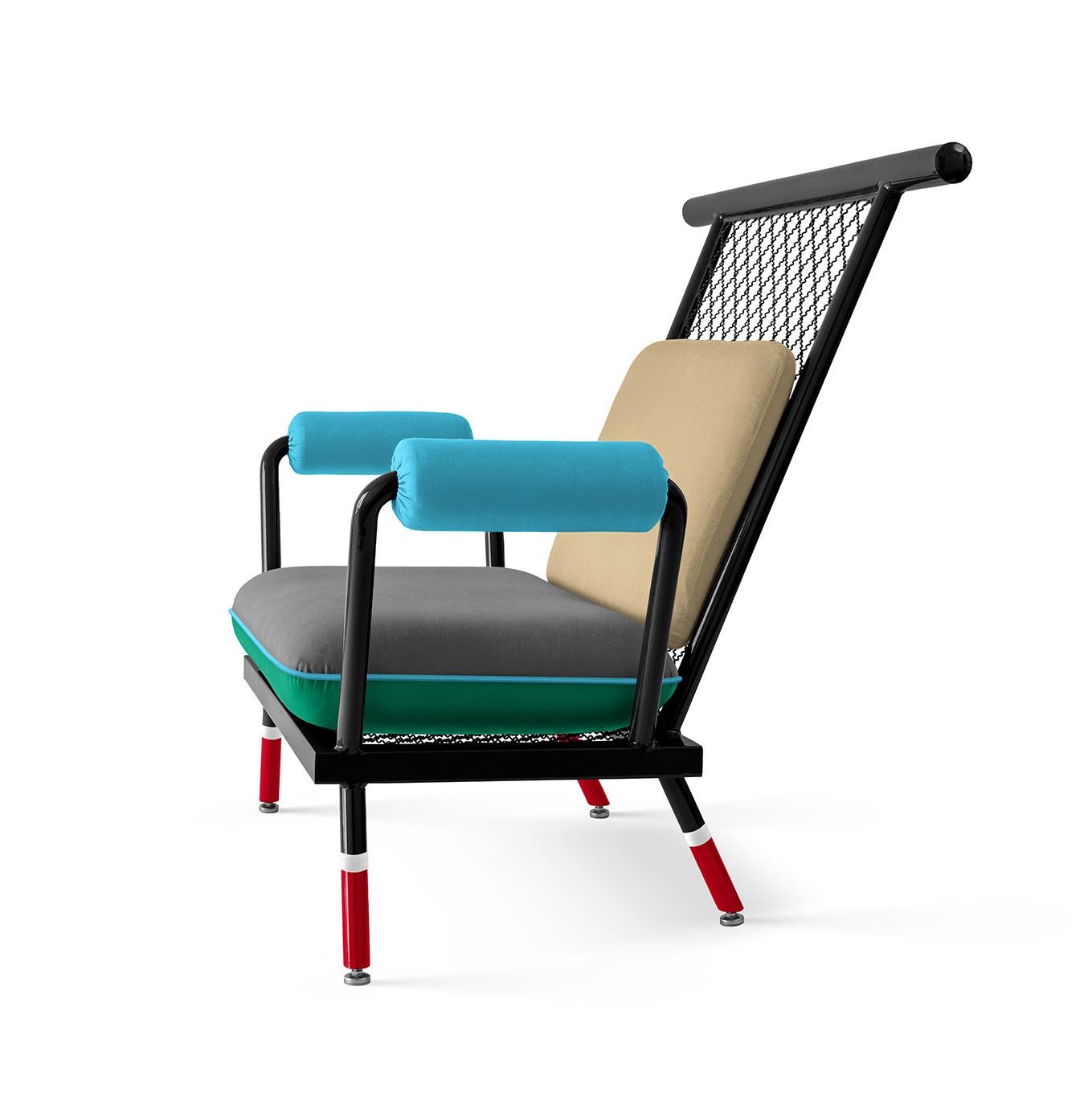 Ehrenvolle Erwähnung beim European Product Design Award: Kategorie Innenraumprodukte.

Die Hauptinspiration für den Stuhl PK6 stammt von Standard-Metallstrukturen, die für sekundäre Architekturprojekte verwendet werden.
Dieses Projekt verwandelt