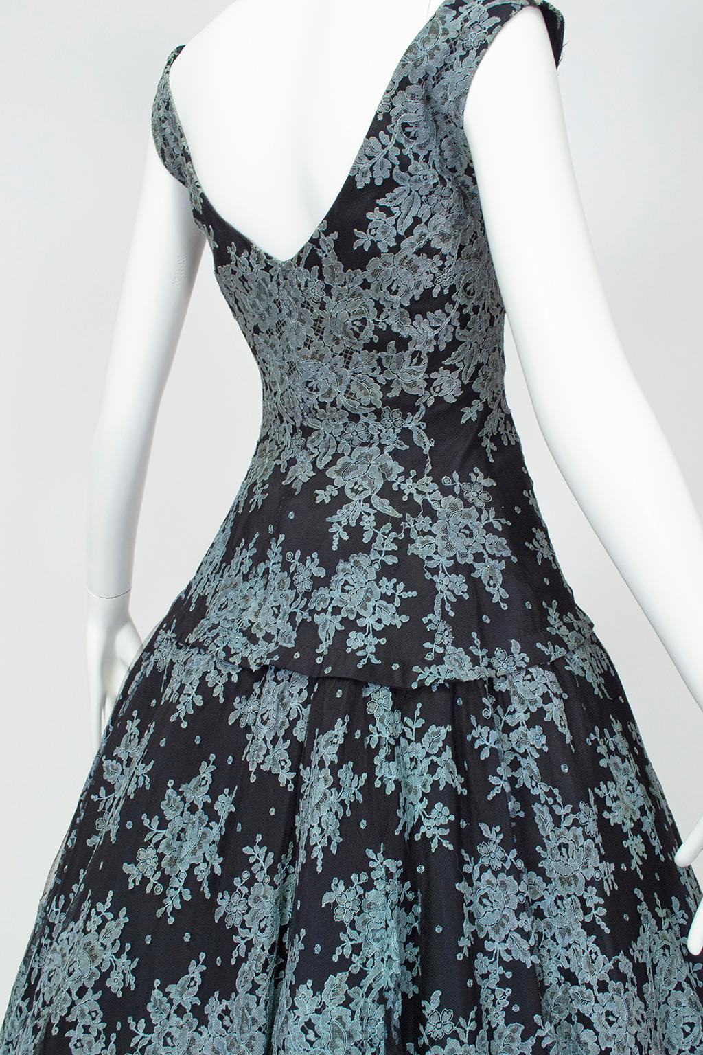 Spanisches Partykleid aus blauer und schwarzer Spitze mit fallender Taille XS, 1950er Jahre im Angebot 2