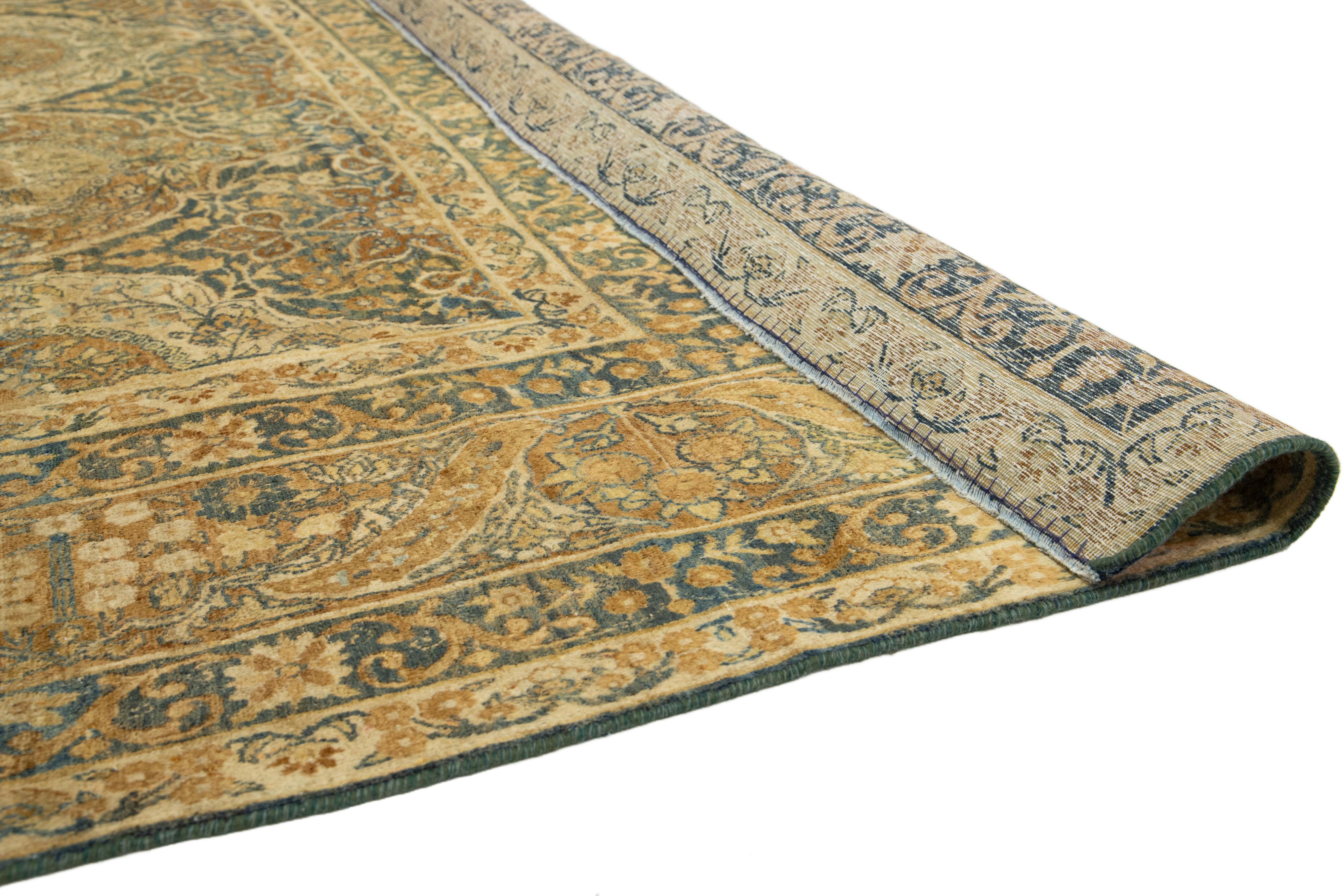 Tapis persan ancien Kerman bleu fait à la main avec un motif sur toute la surface en vente 2